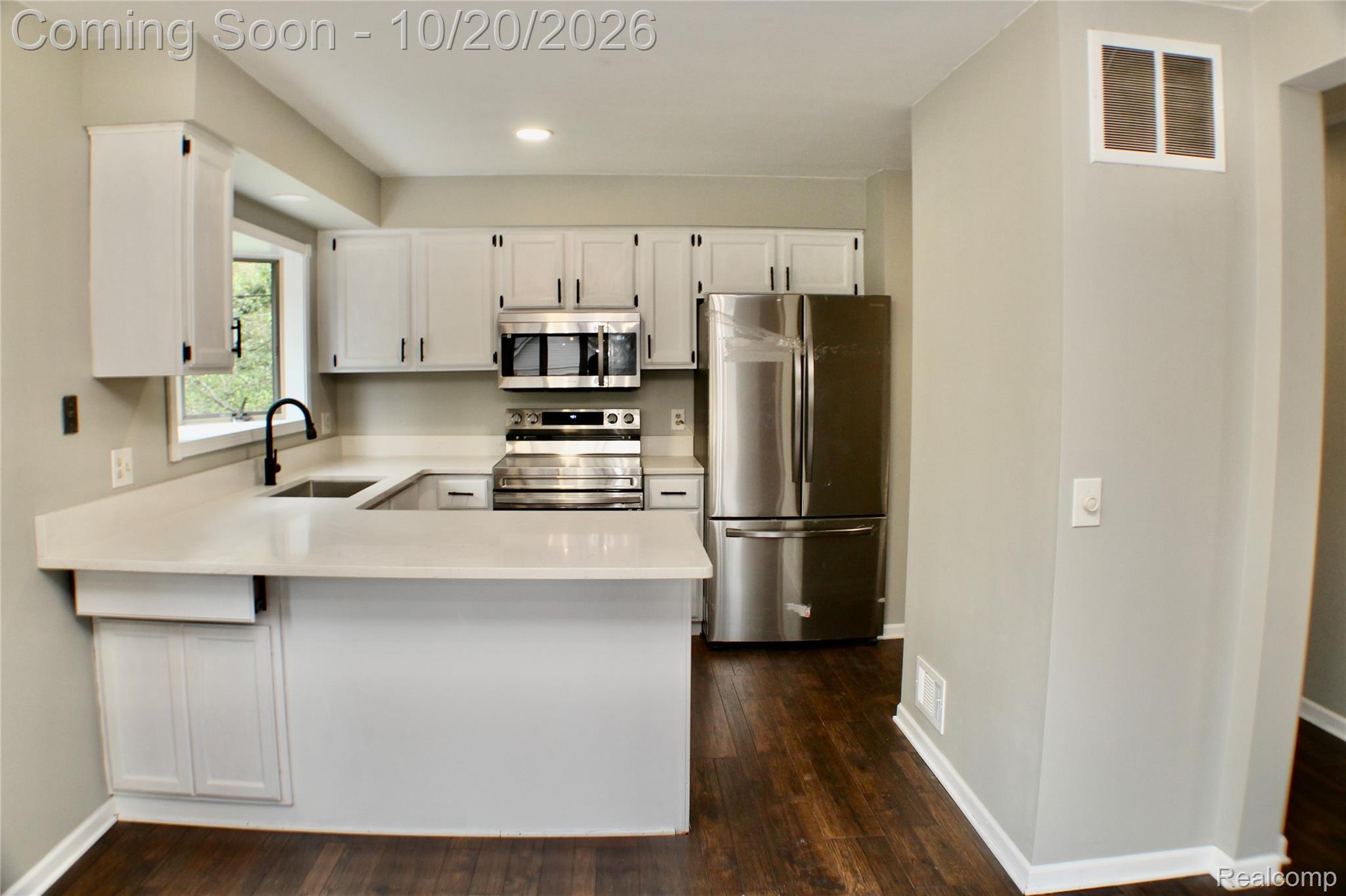 1483 Colony Dr Property Photo 6