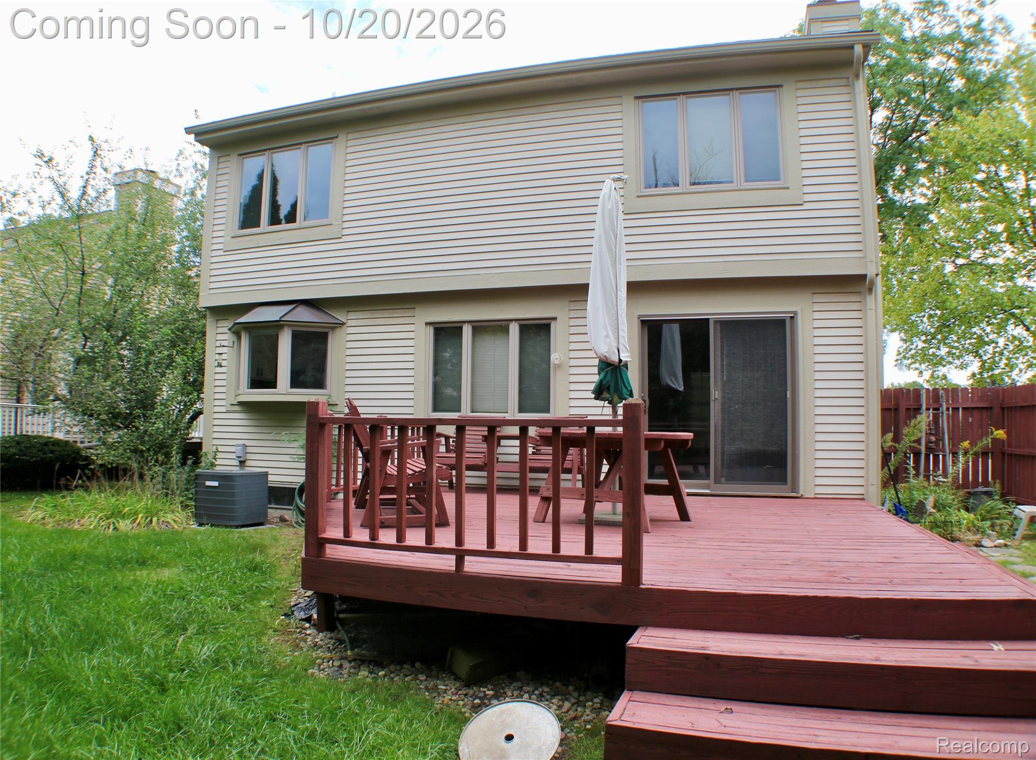 1483 Colony Dr Property Photo 16