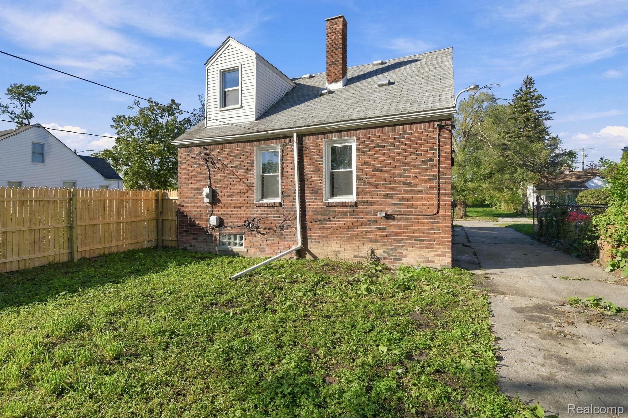 15300 Faircrest St Property Photo 16