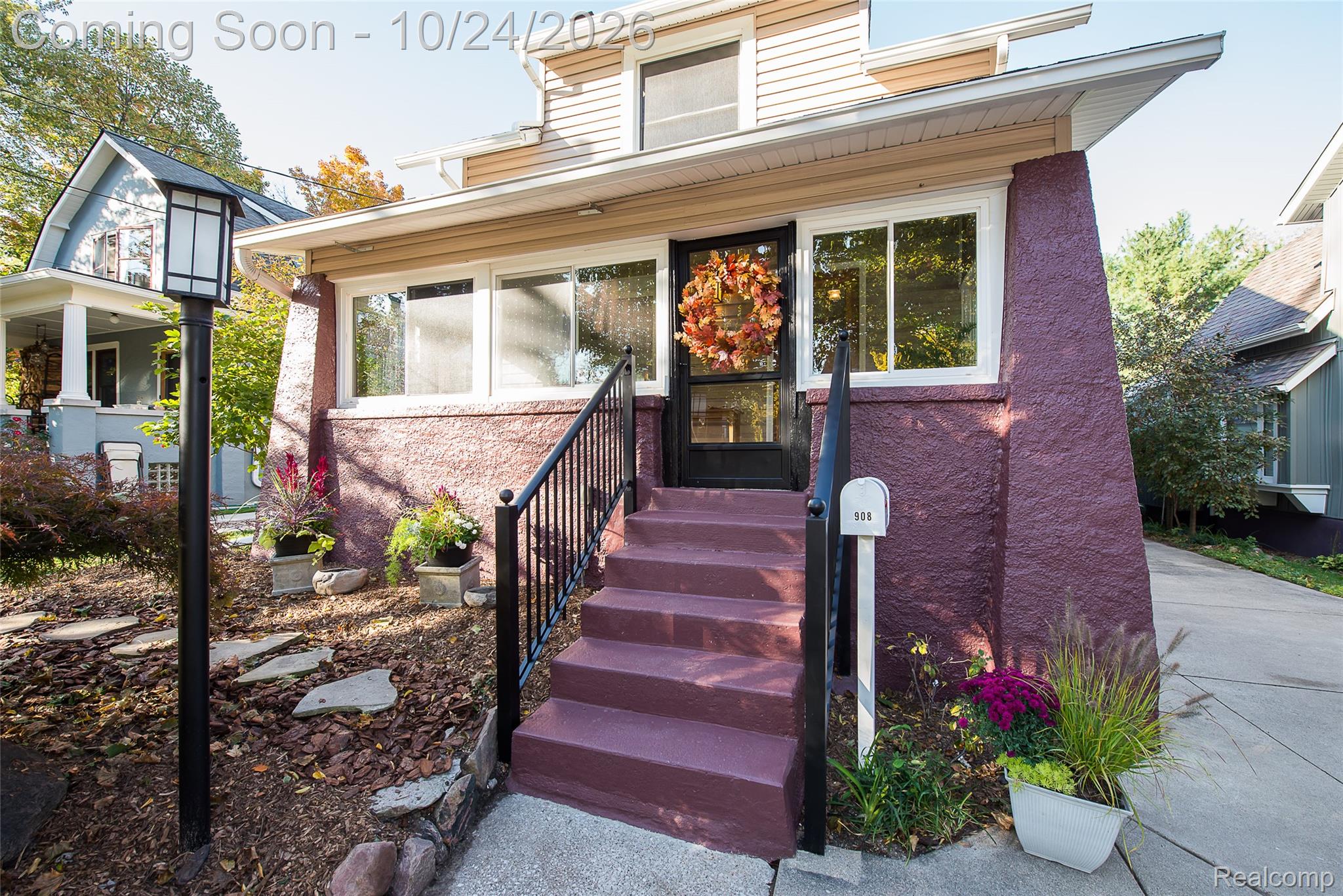 908 Willow St Property Photo 3