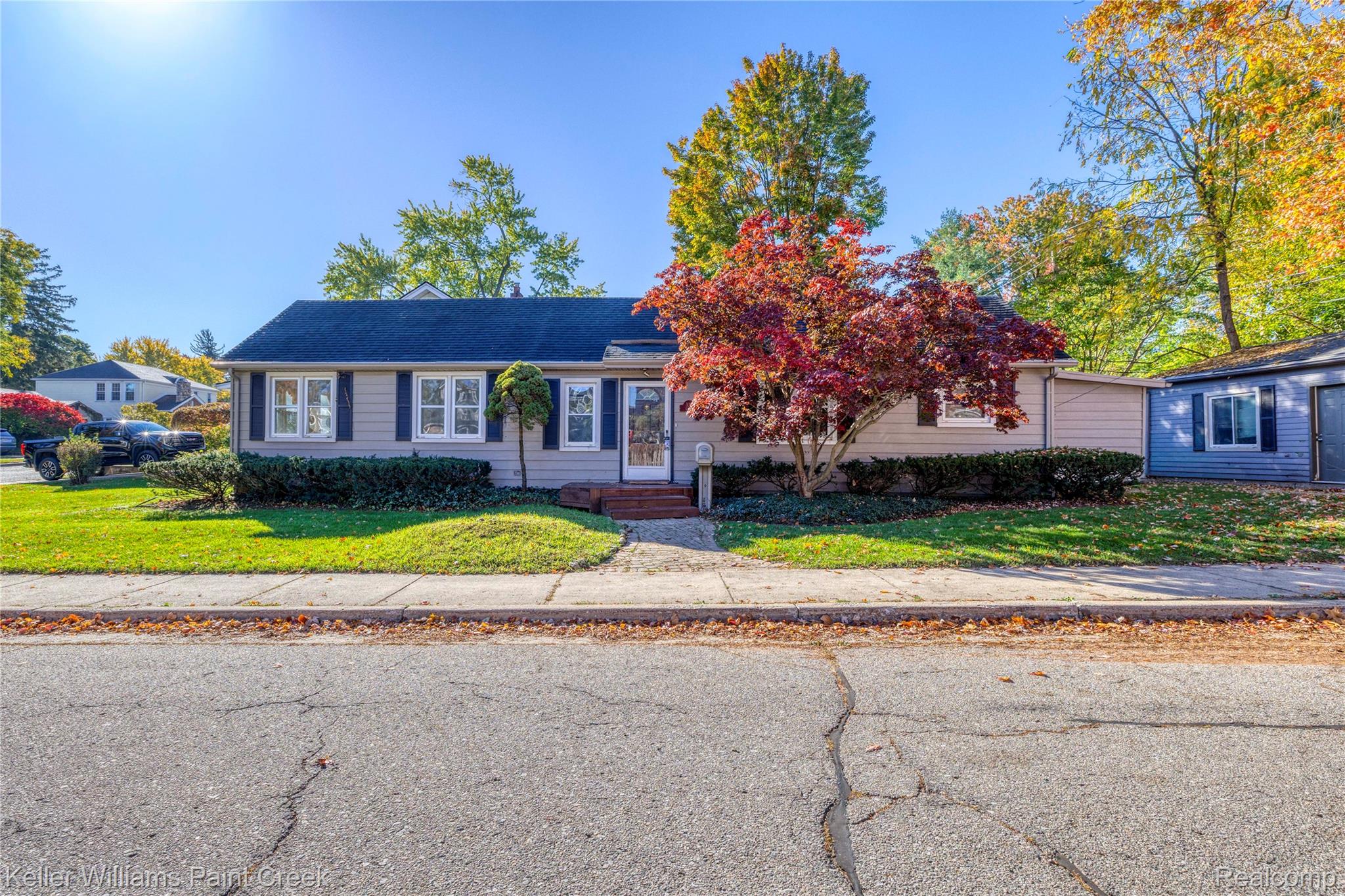 339 N Castell Ave Property Photo 1