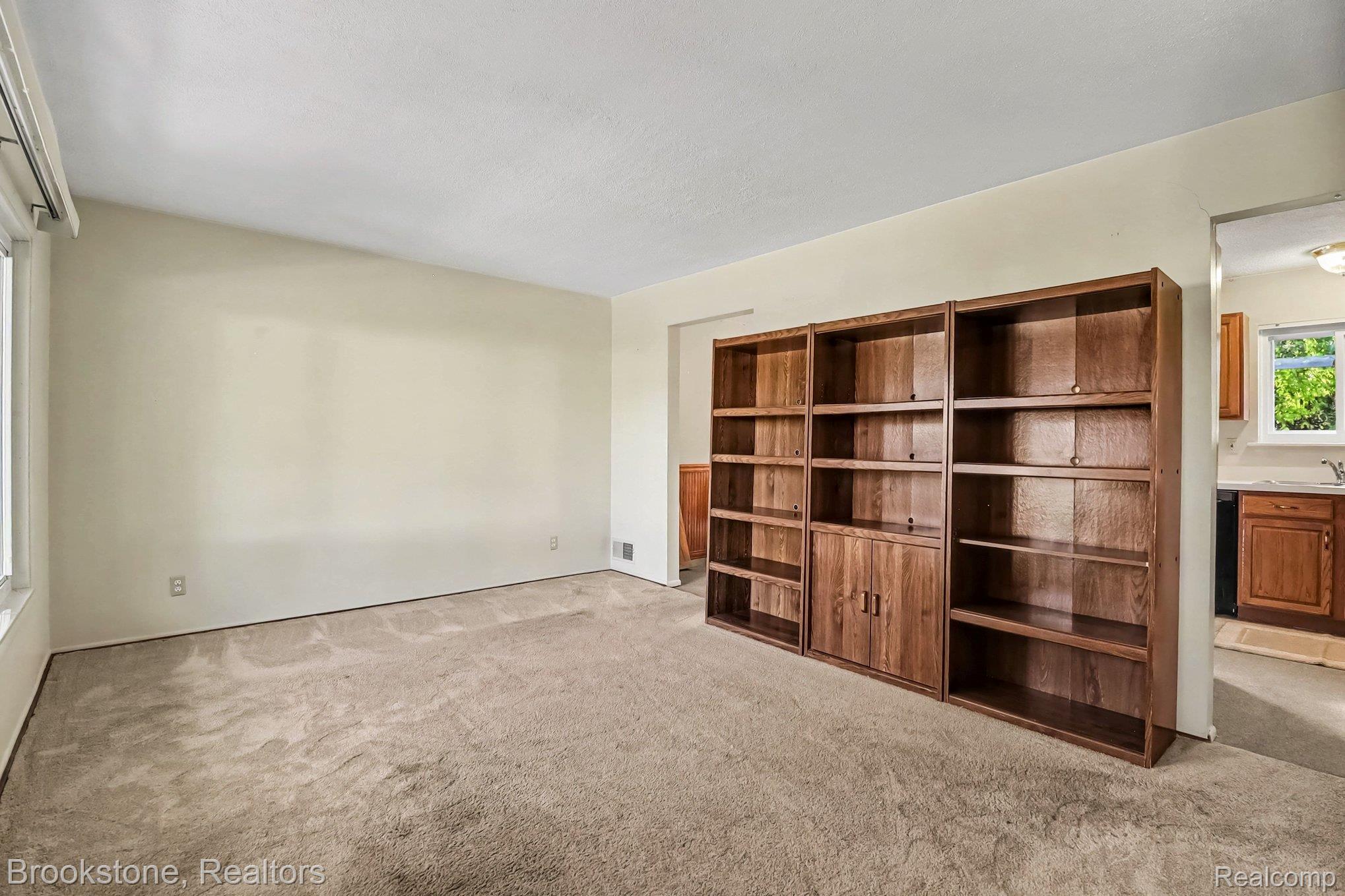 11884 Wheaton Dr Property Photo 5