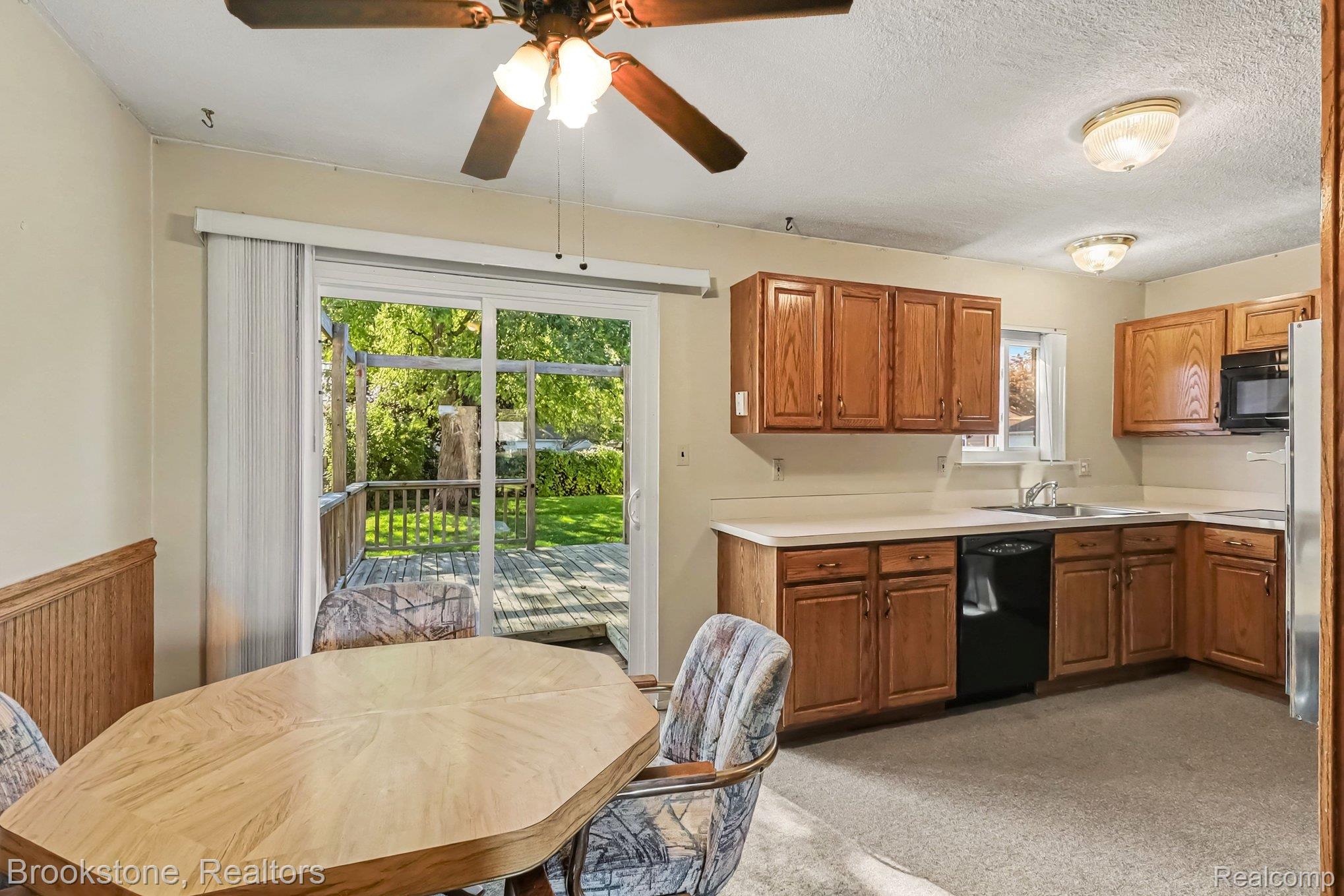 11884 Wheaton Dr Property Photo 6