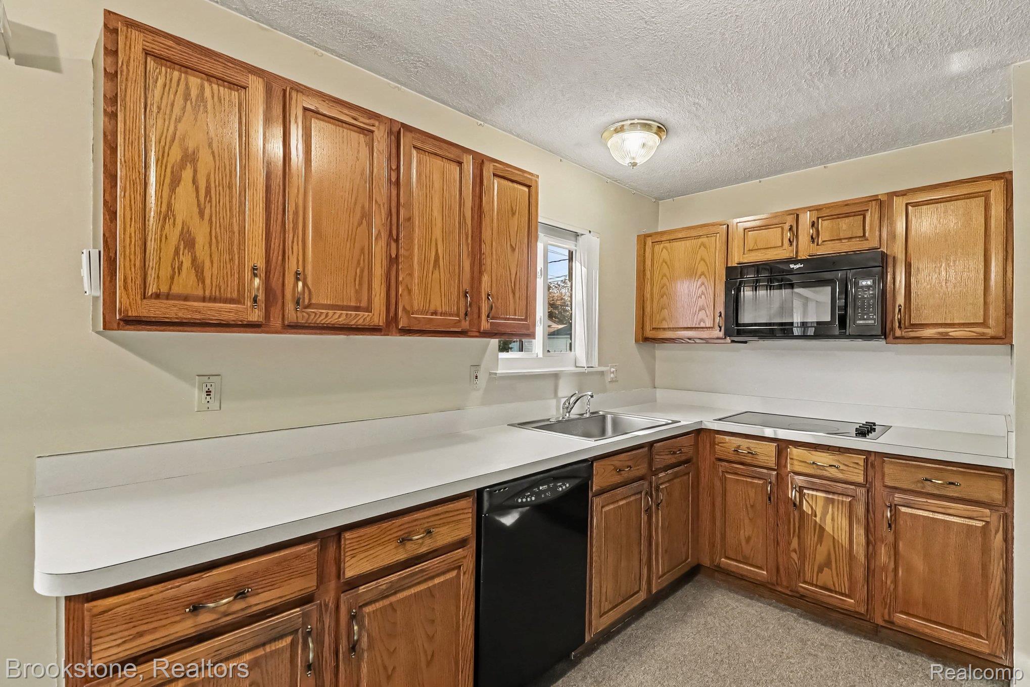11884 Wheaton Dr Property Photo 9
