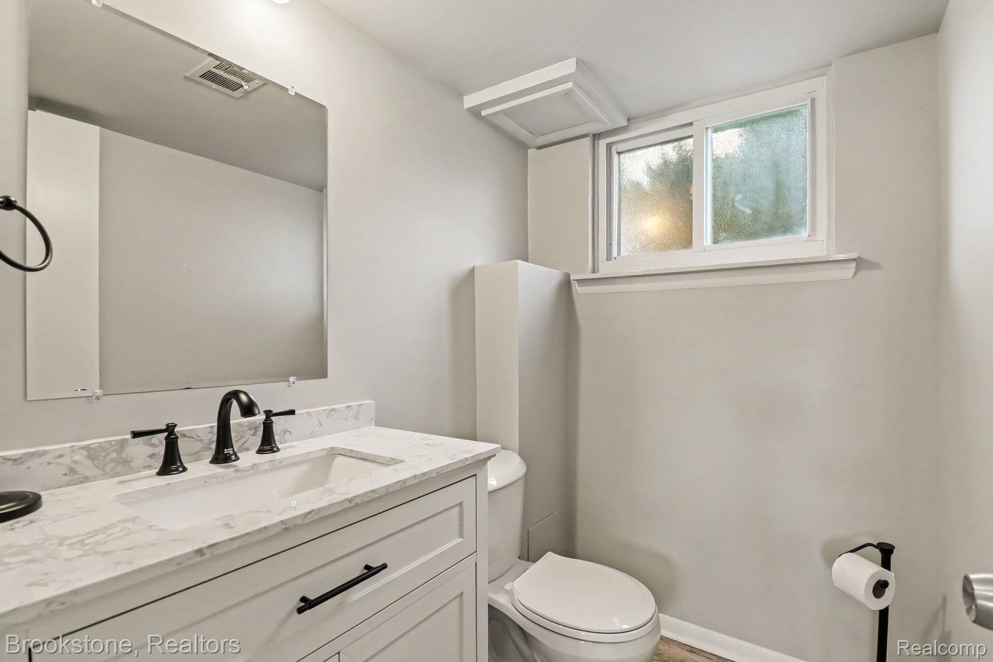 11884 Wheaton Dr Property Photo 15
