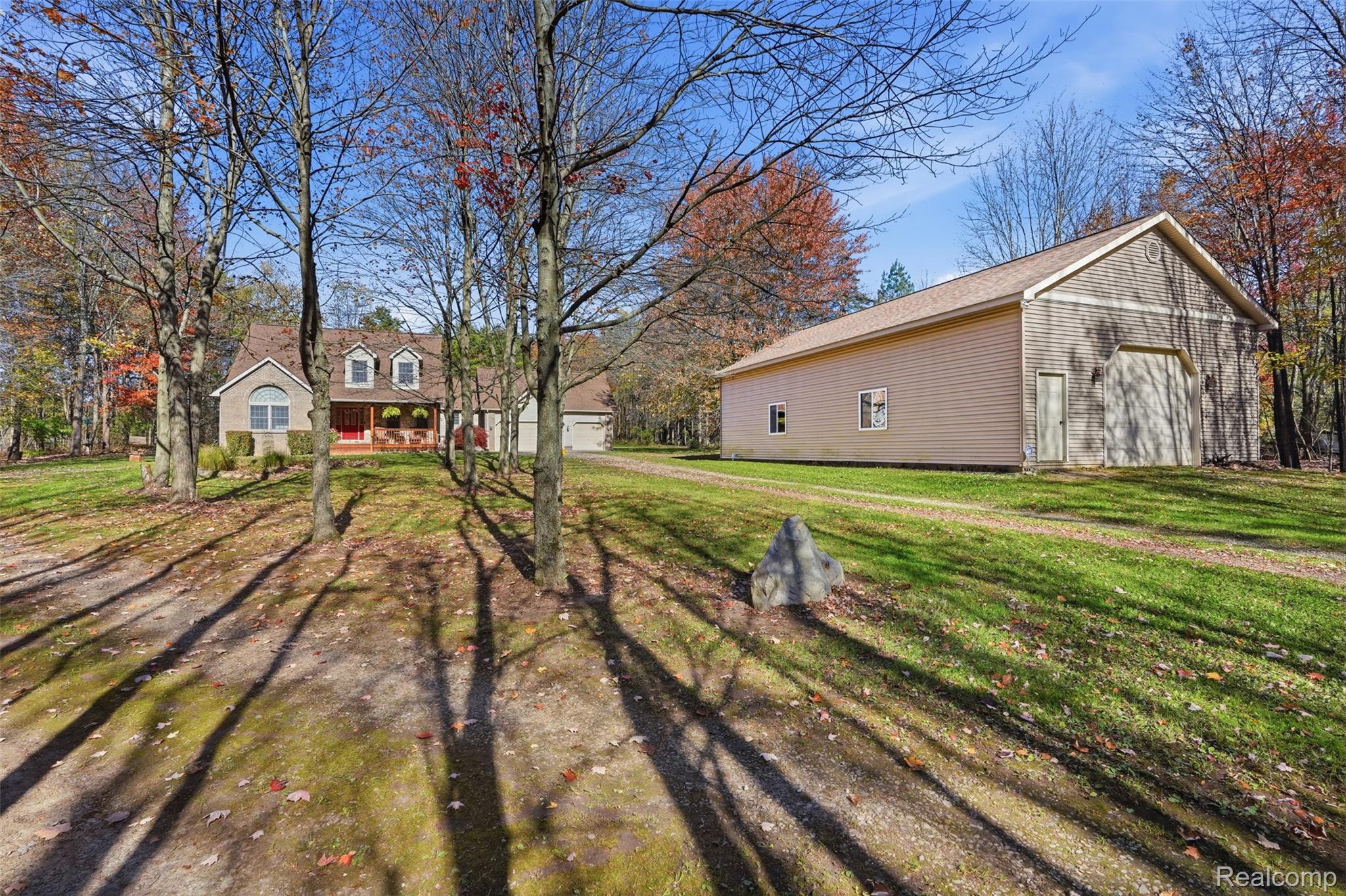 3384 Davison Lake Rd Property Photo 2
