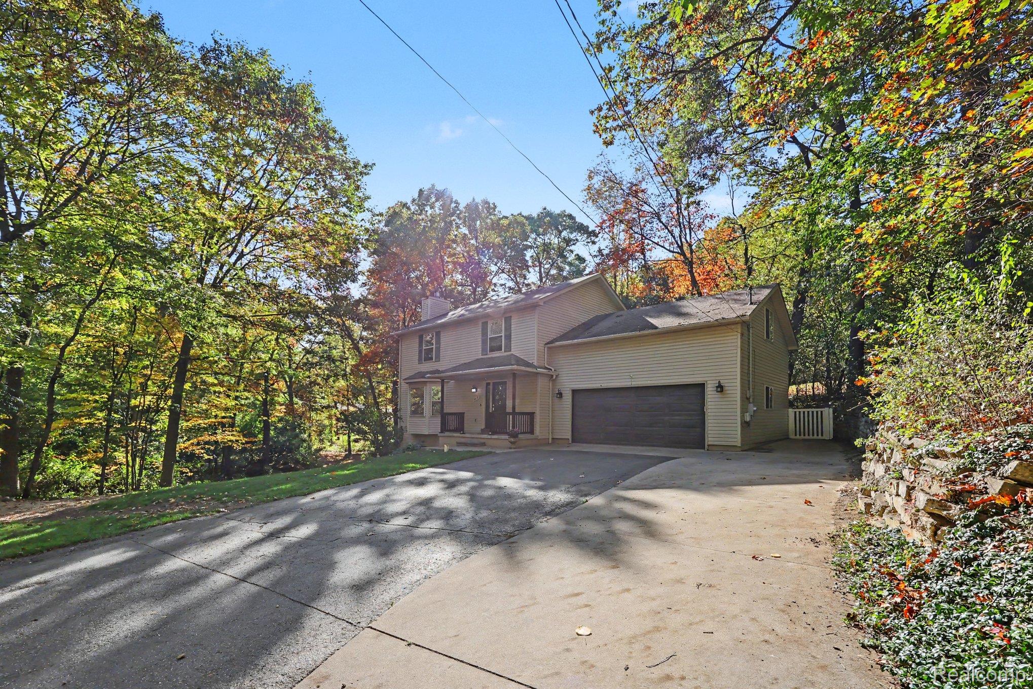8915 Onandaga Rd Property Photo 3