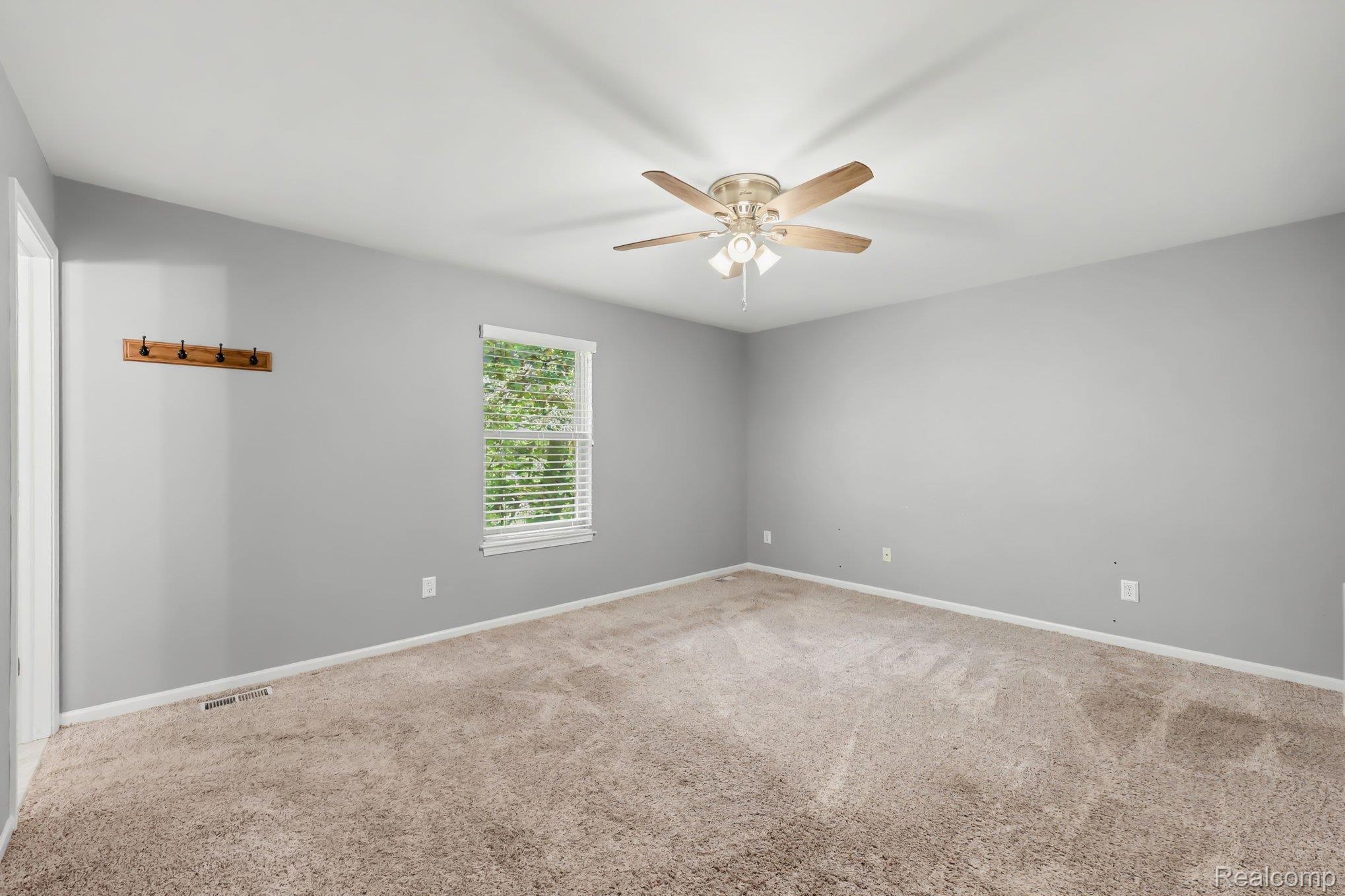 8915 Onandaga Rd Property Photo 18