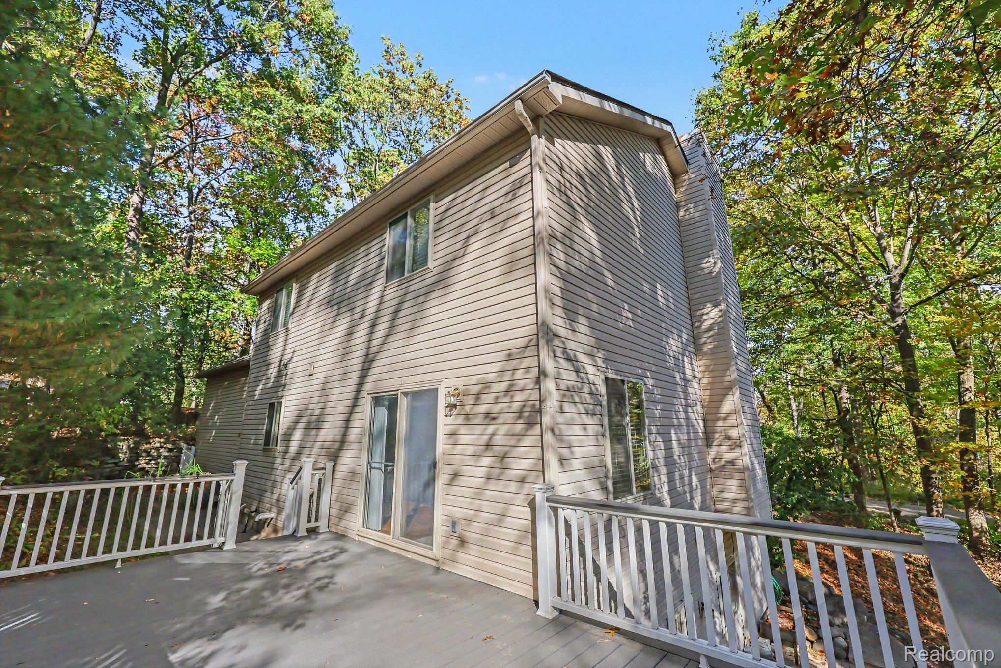 8915 Onandaga Rd Property Photo 34