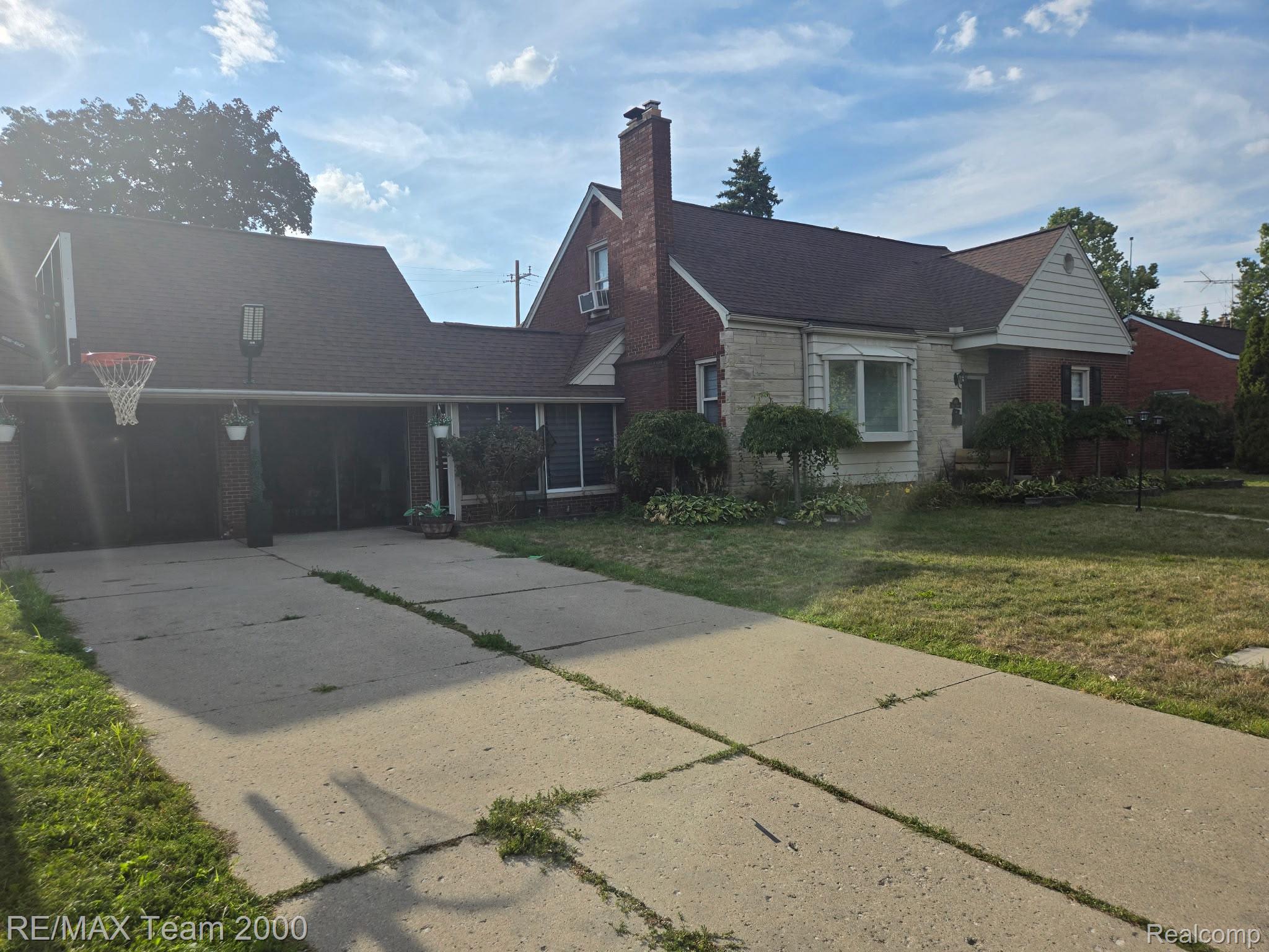 439 N Vernon St Property Photo 1