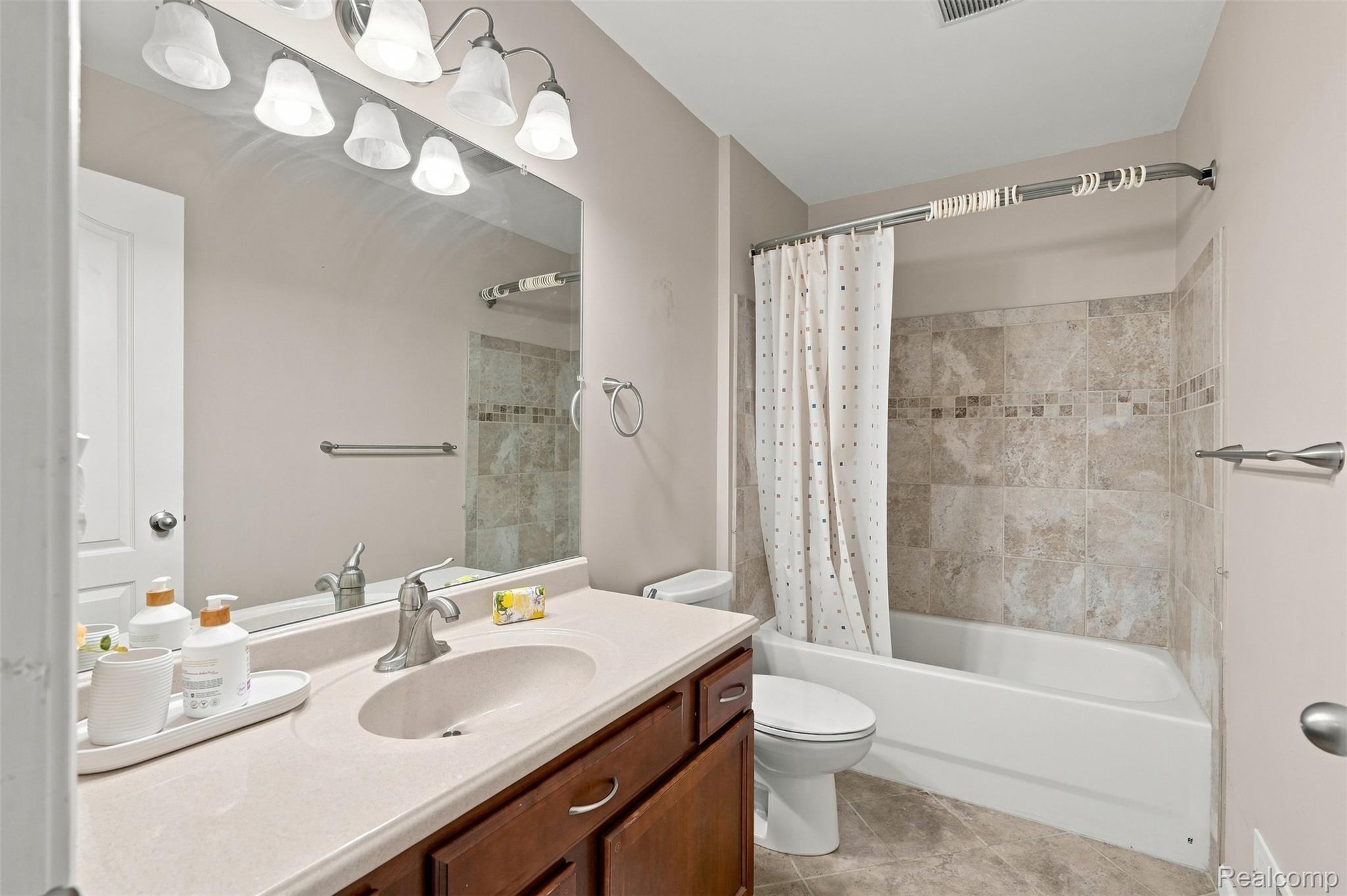 13469 Shire Ln Property Photo 20
