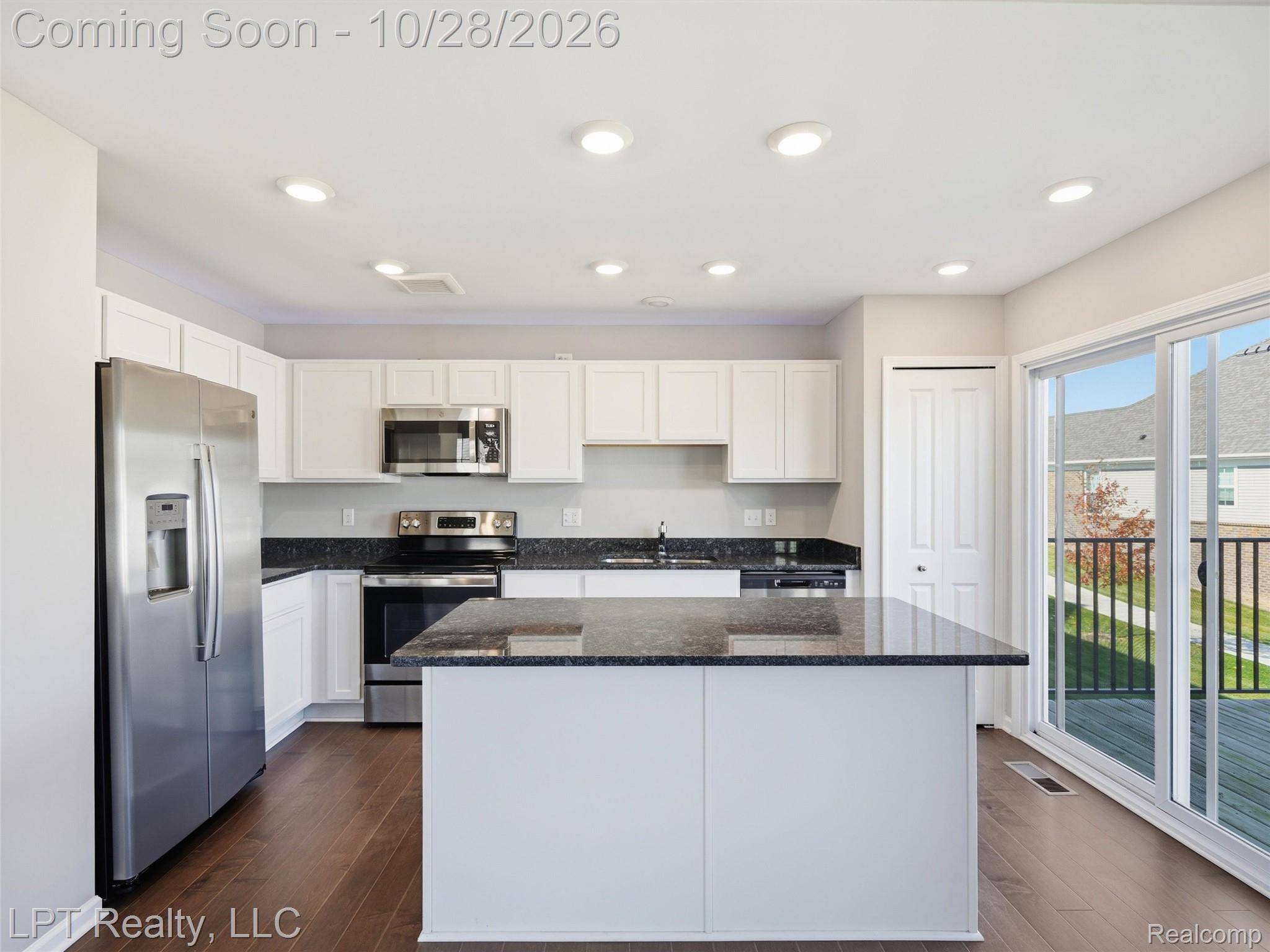 9925 Ridge Run St Property Photo 4