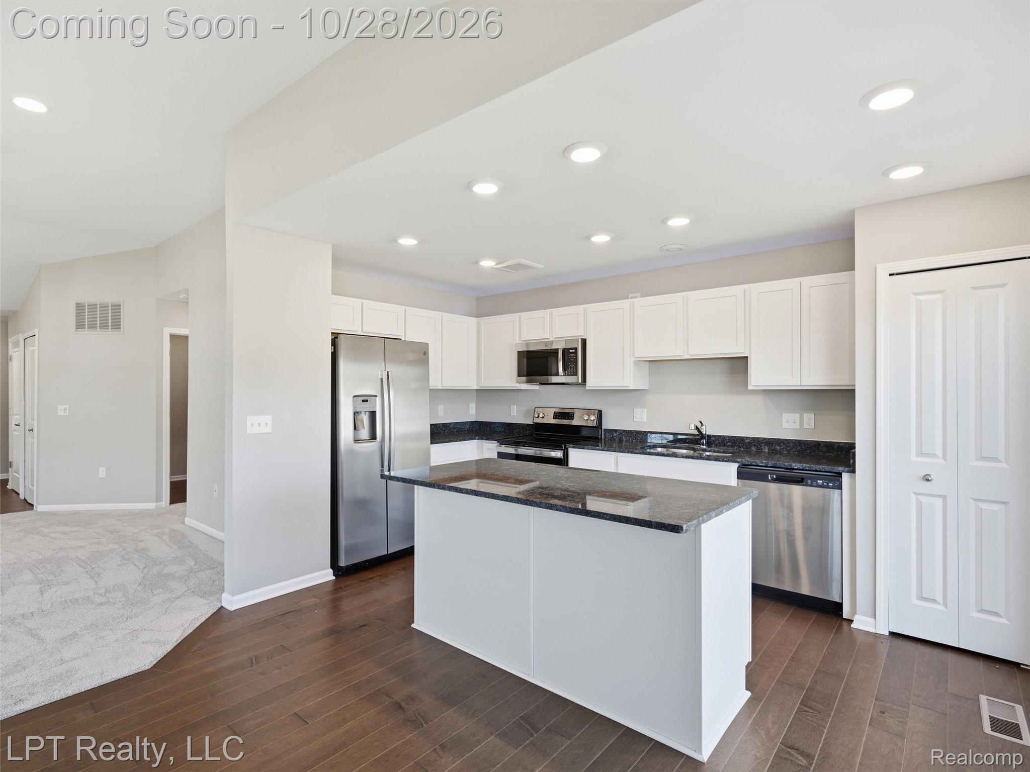 9925 Ridge Run St Property Photo 5