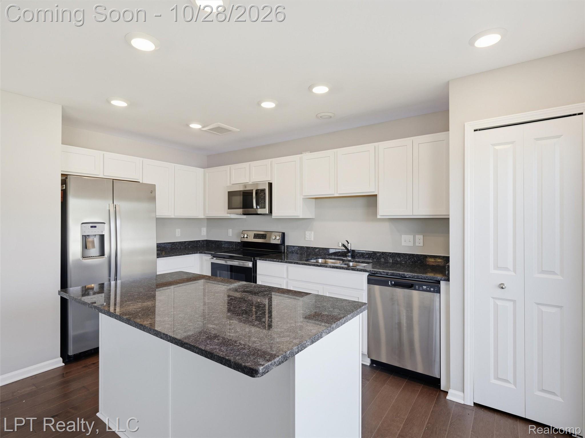 9925 Ridge Run St Property Photo 6