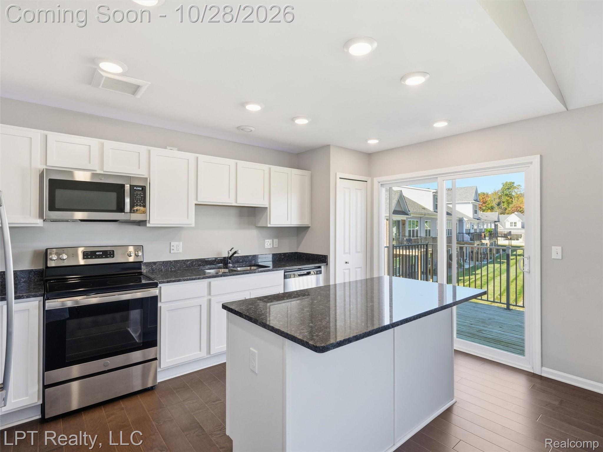 9925 Ridge Run St Property Photo 7