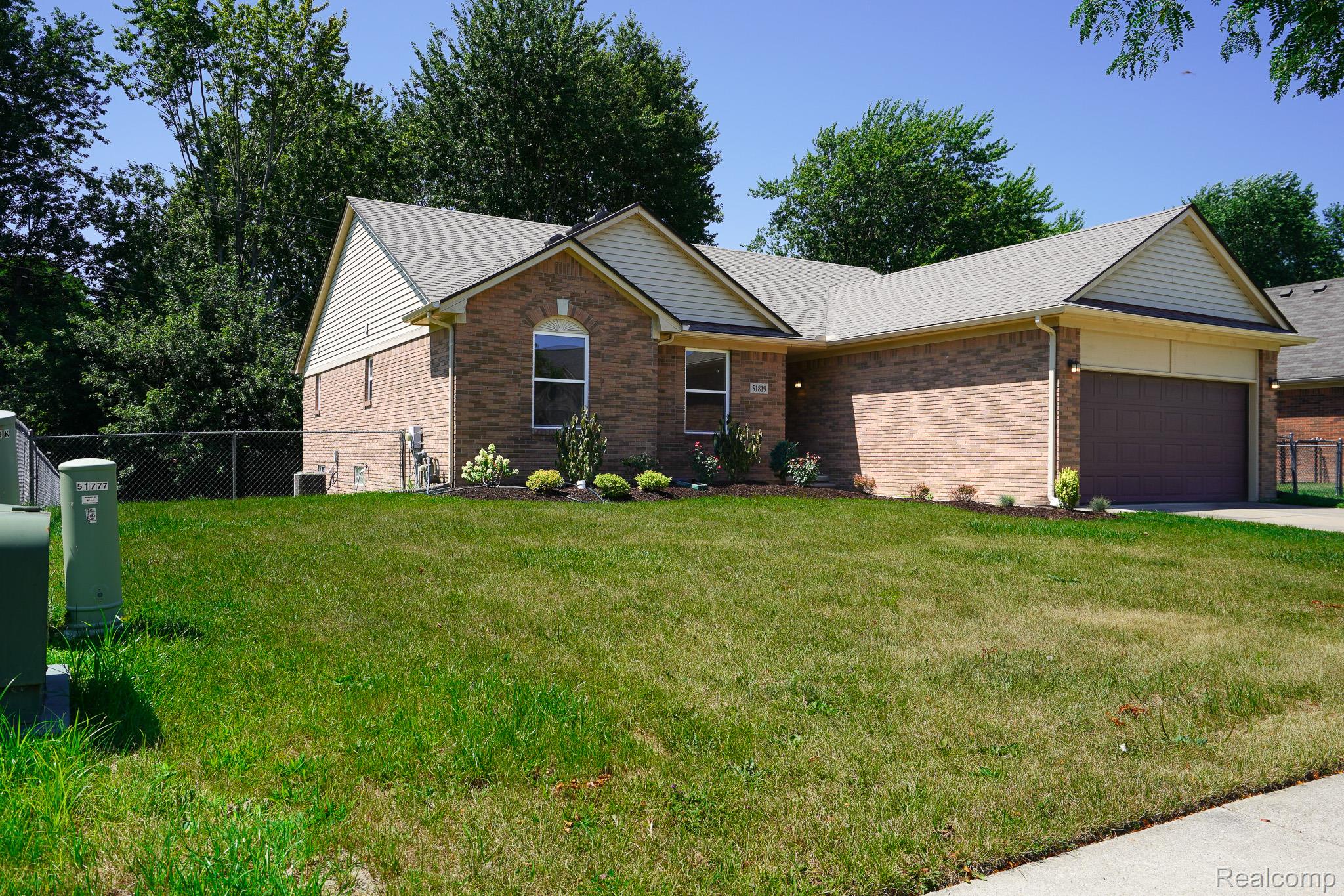 51819 Kings Pointe Dr Property Photo 2