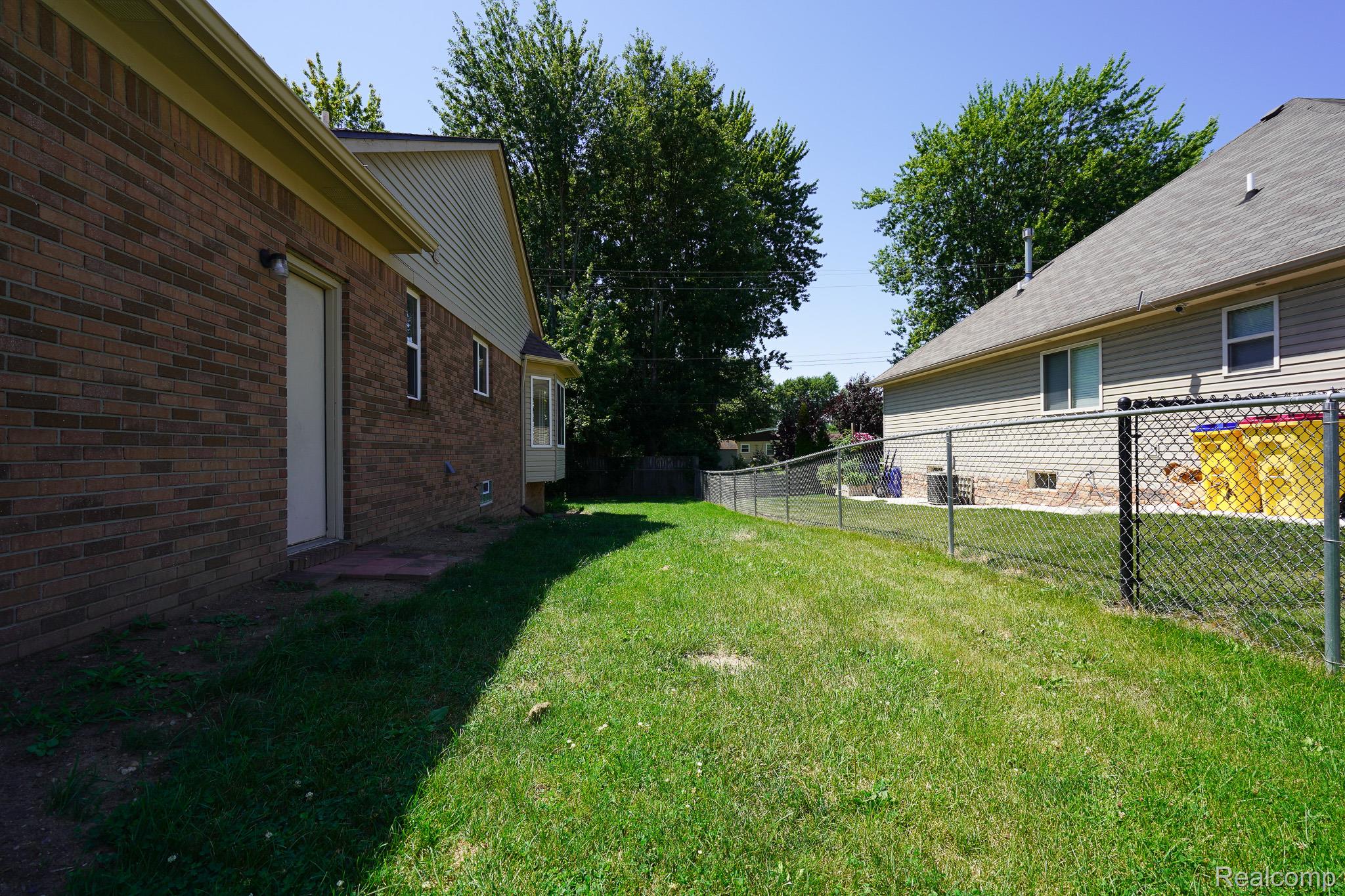 51819 Kings Pointe Dr Property Photo 3