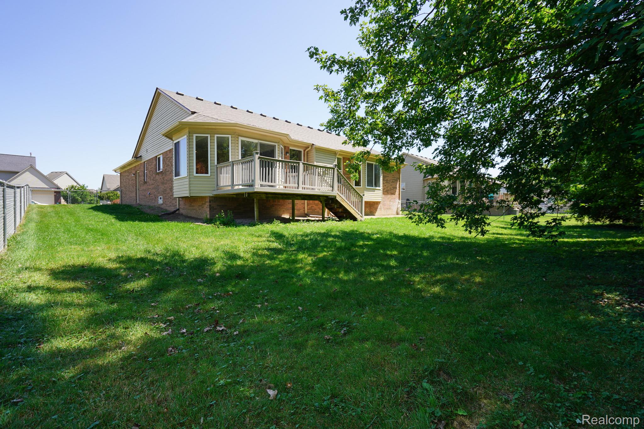 51819 Kings Pointe Dr Property Photo 5