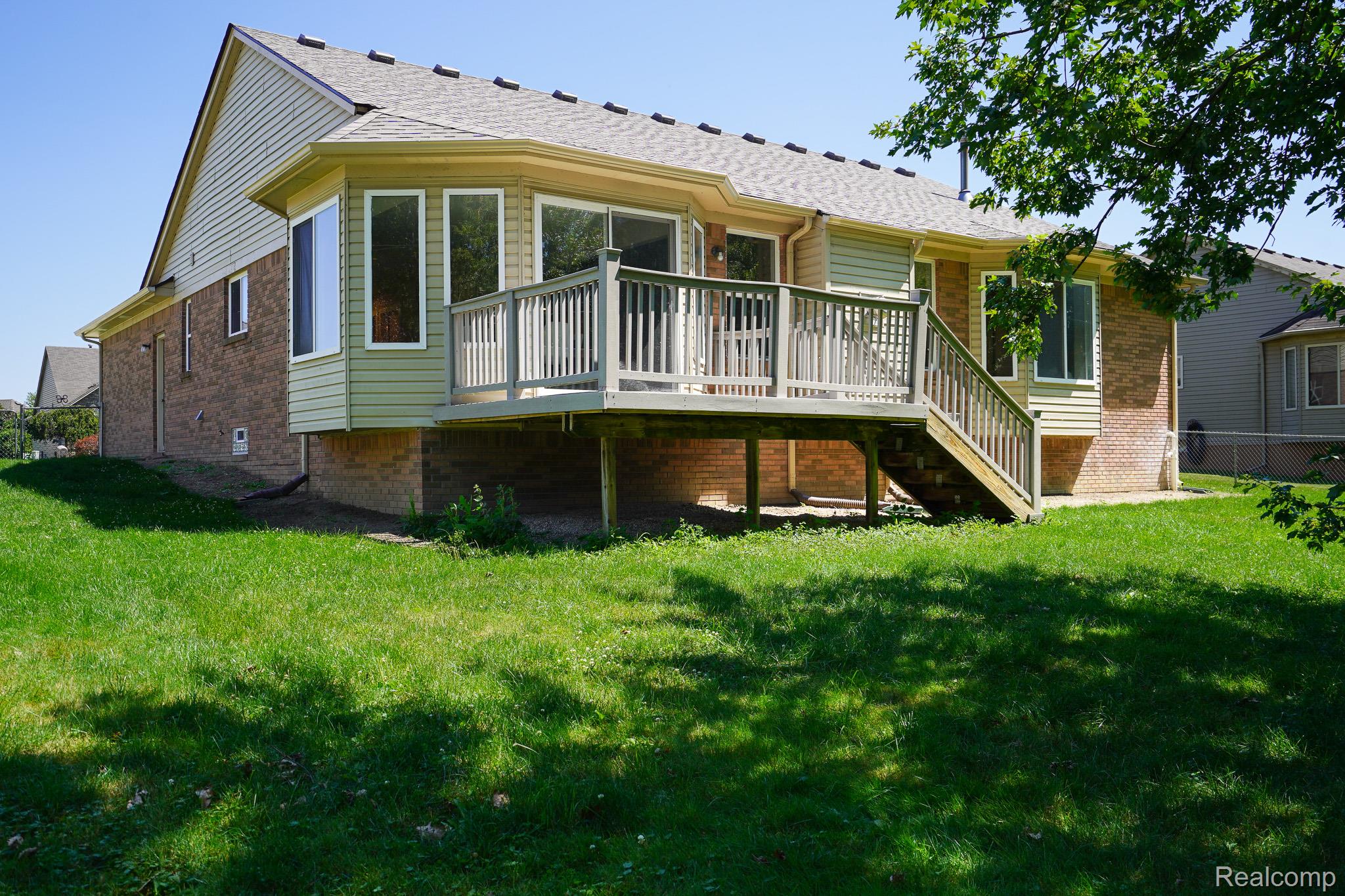 51819 Kings Pointe Dr Property Photo 6