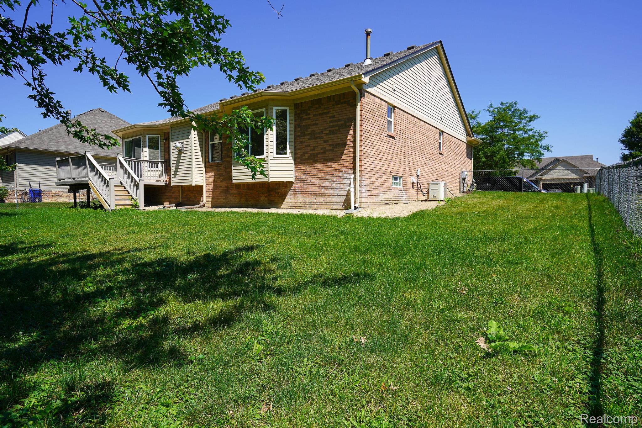 51819 Kings Pointe Dr Property Photo 8