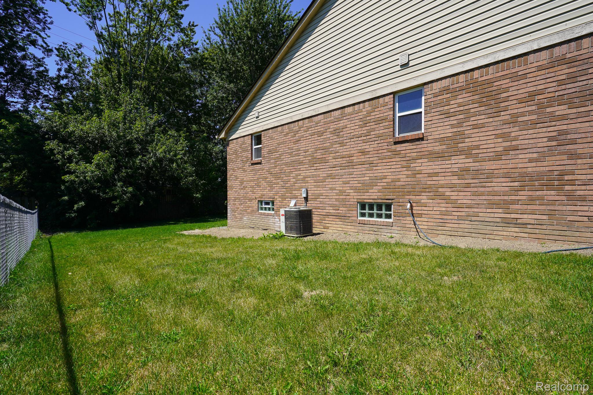 51819 Kings Pointe Dr Property Photo 9