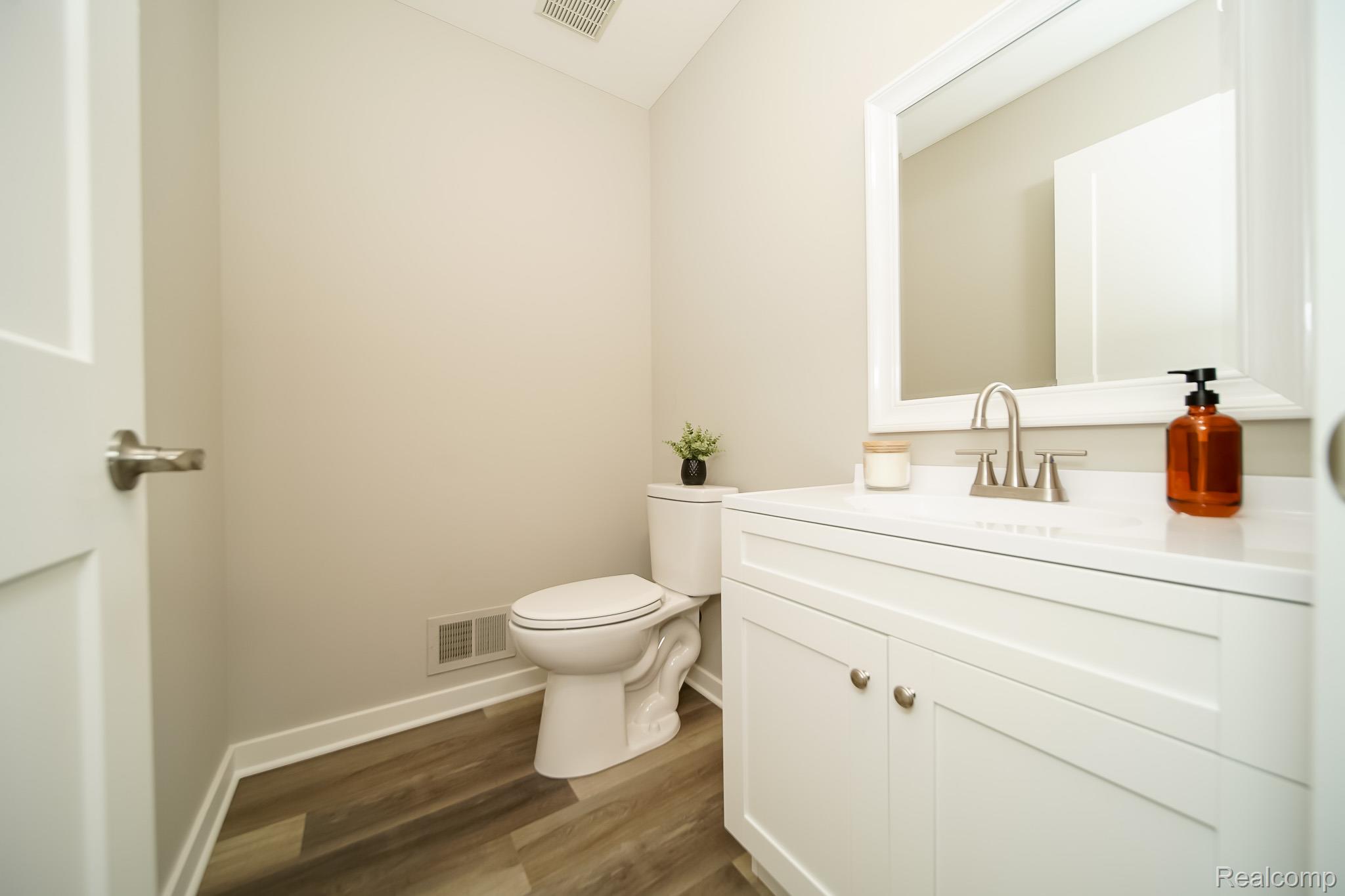 51819 Kings Pointe Dr Property Photo 36