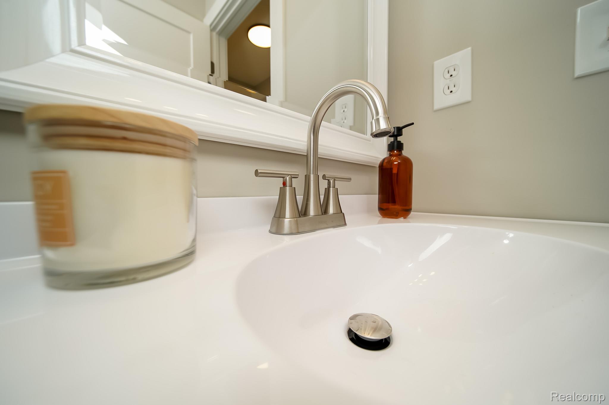 51819 Kings Pointe Dr Property Photo 38