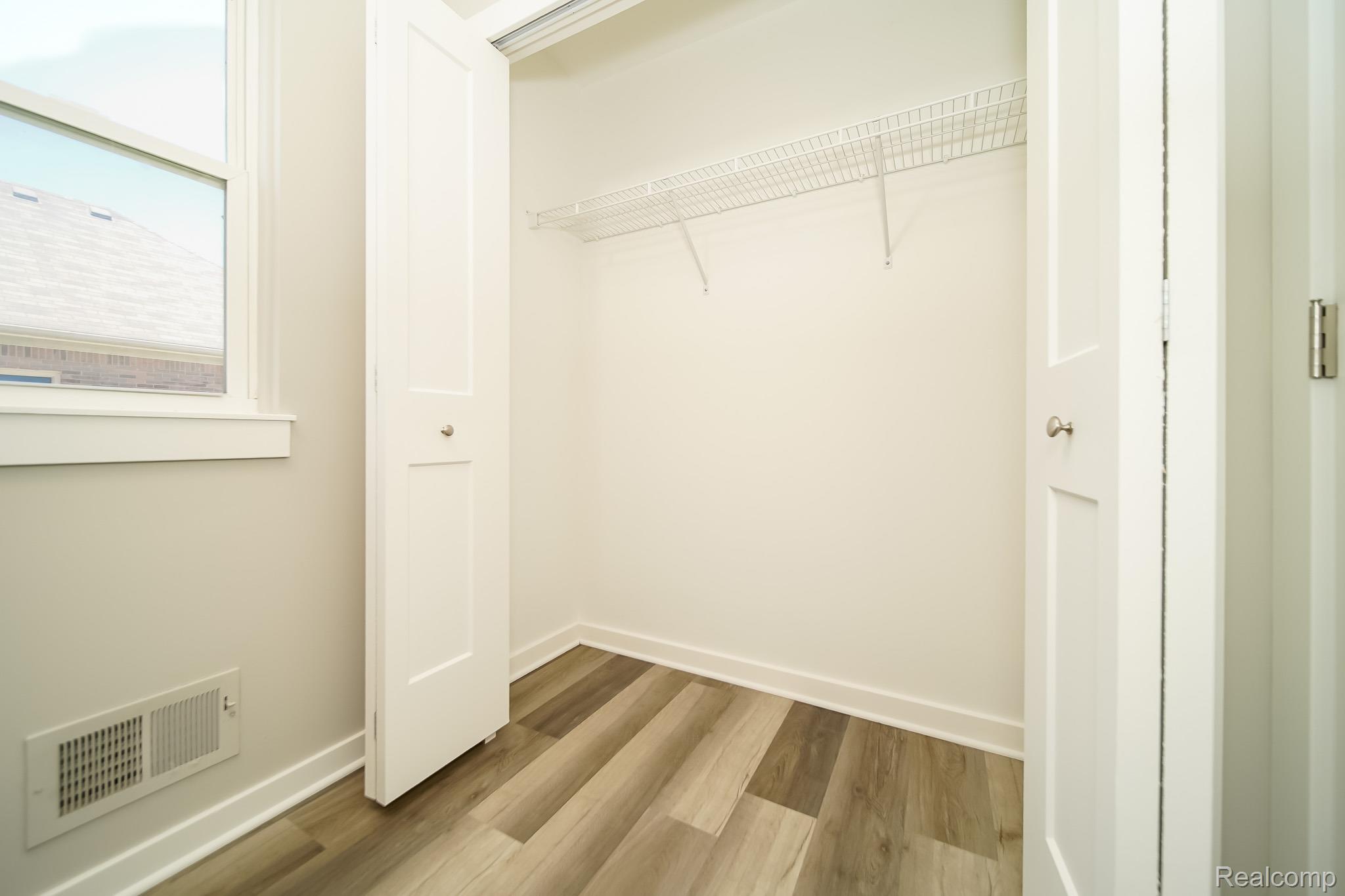 51819 Kings Pointe Dr Property Photo 41