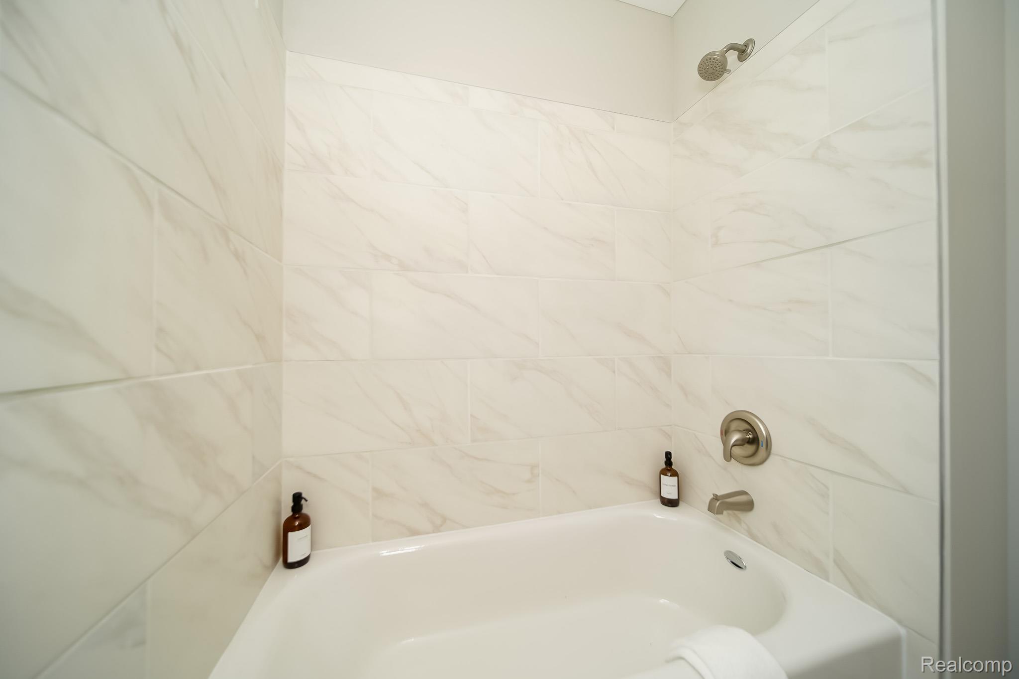 51819 Kings Pointe Dr Property Photo 45