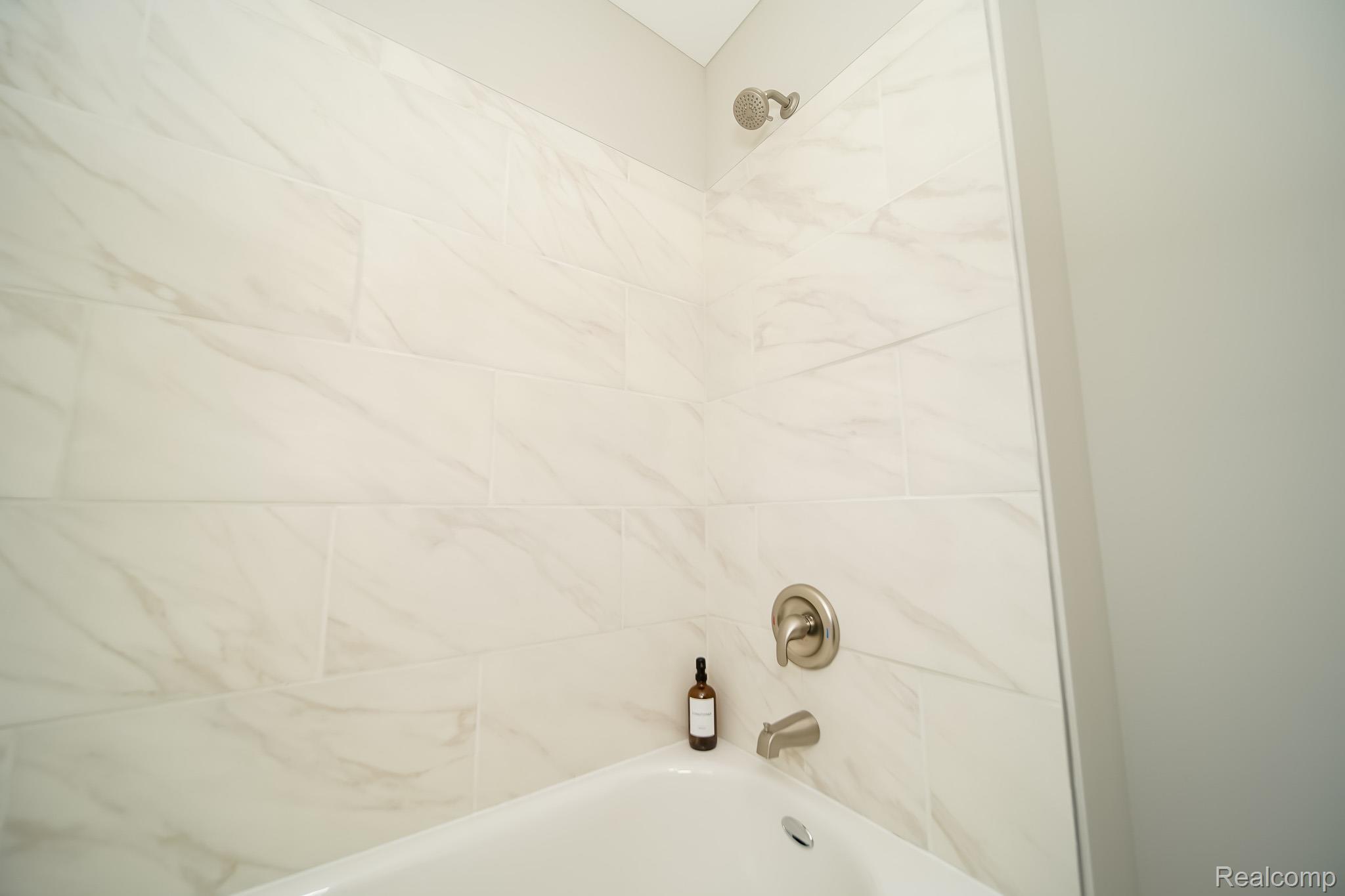 51819 Kings Pointe Dr Property Photo 46
