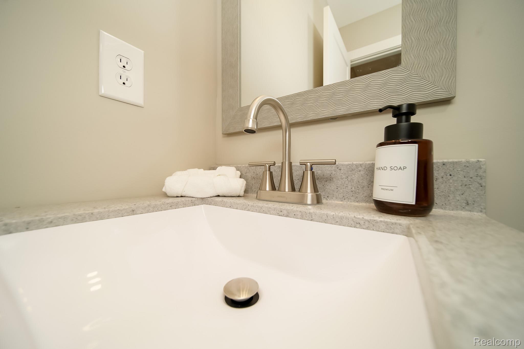 51819 Kings Pointe Dr Property Photo 47
