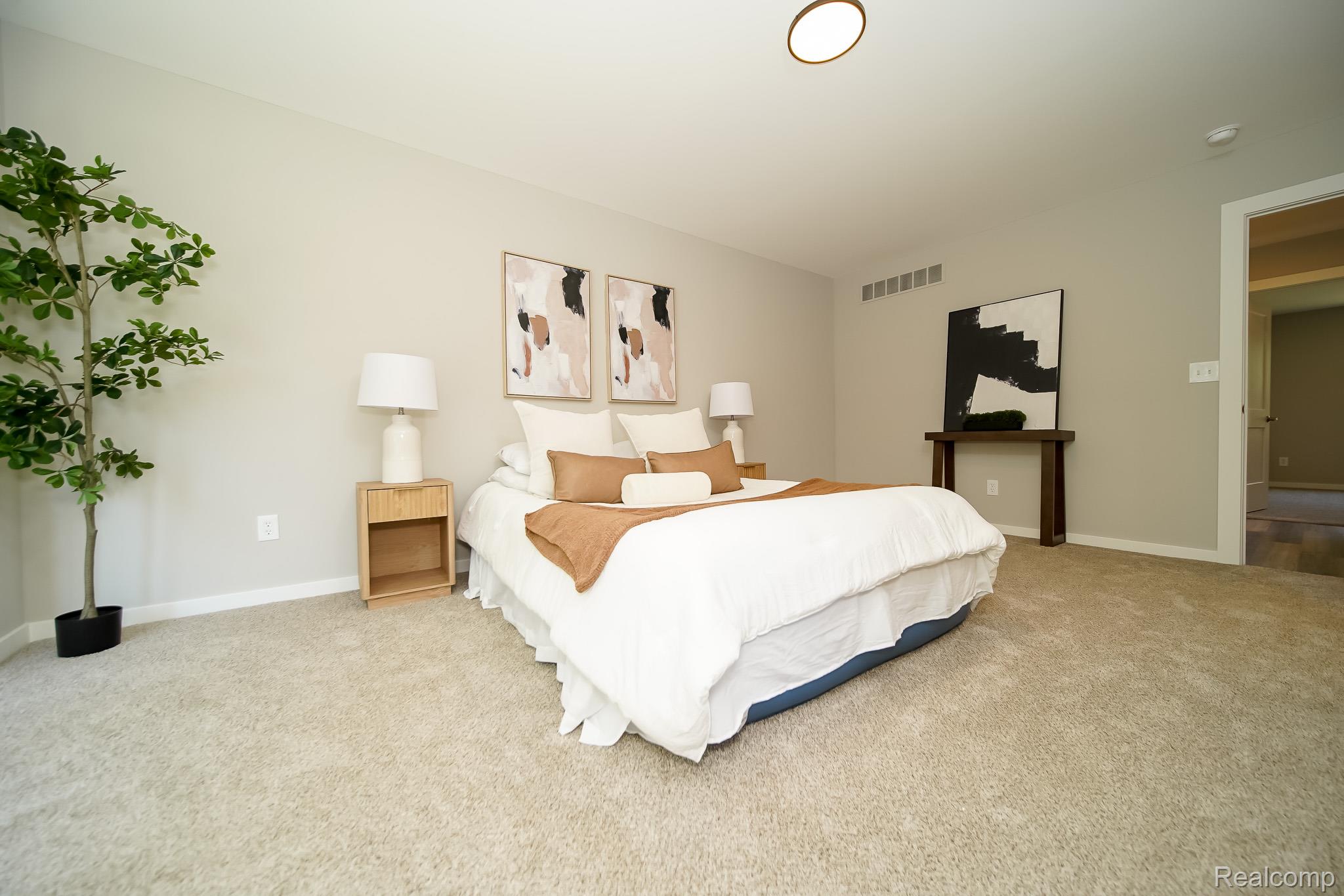 51819 Kings Pointe Dr Property Photo 51