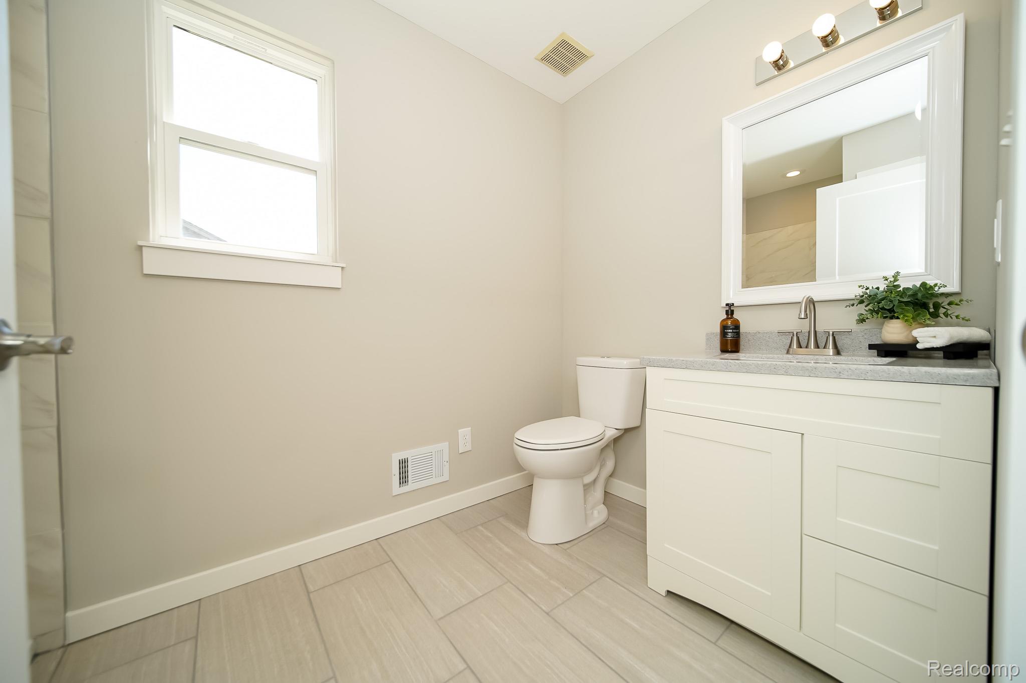 51819 Kings Pointe Dr Property Photo 54
