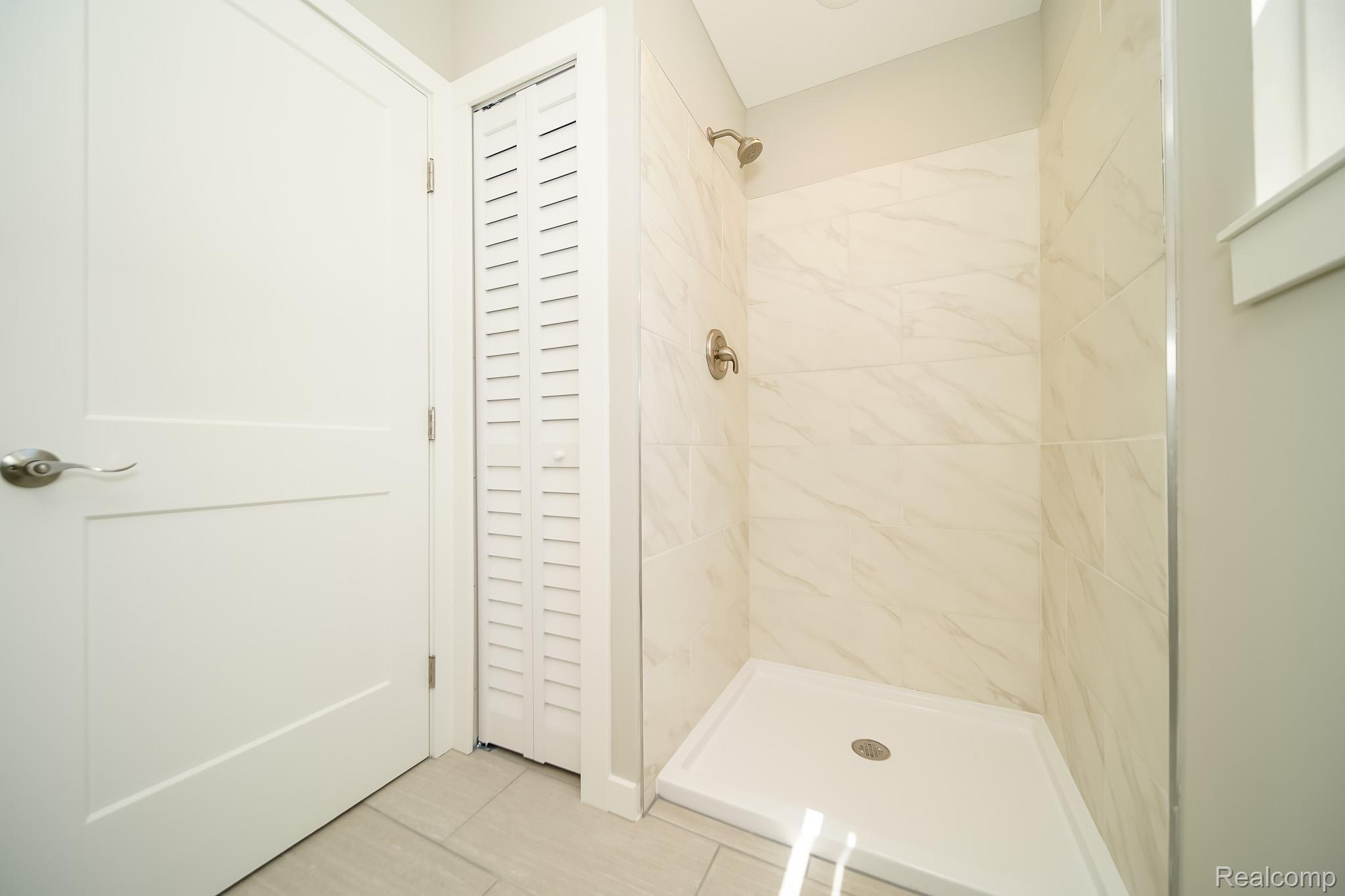 51819 Kings Pointe Dr Property Photo 55