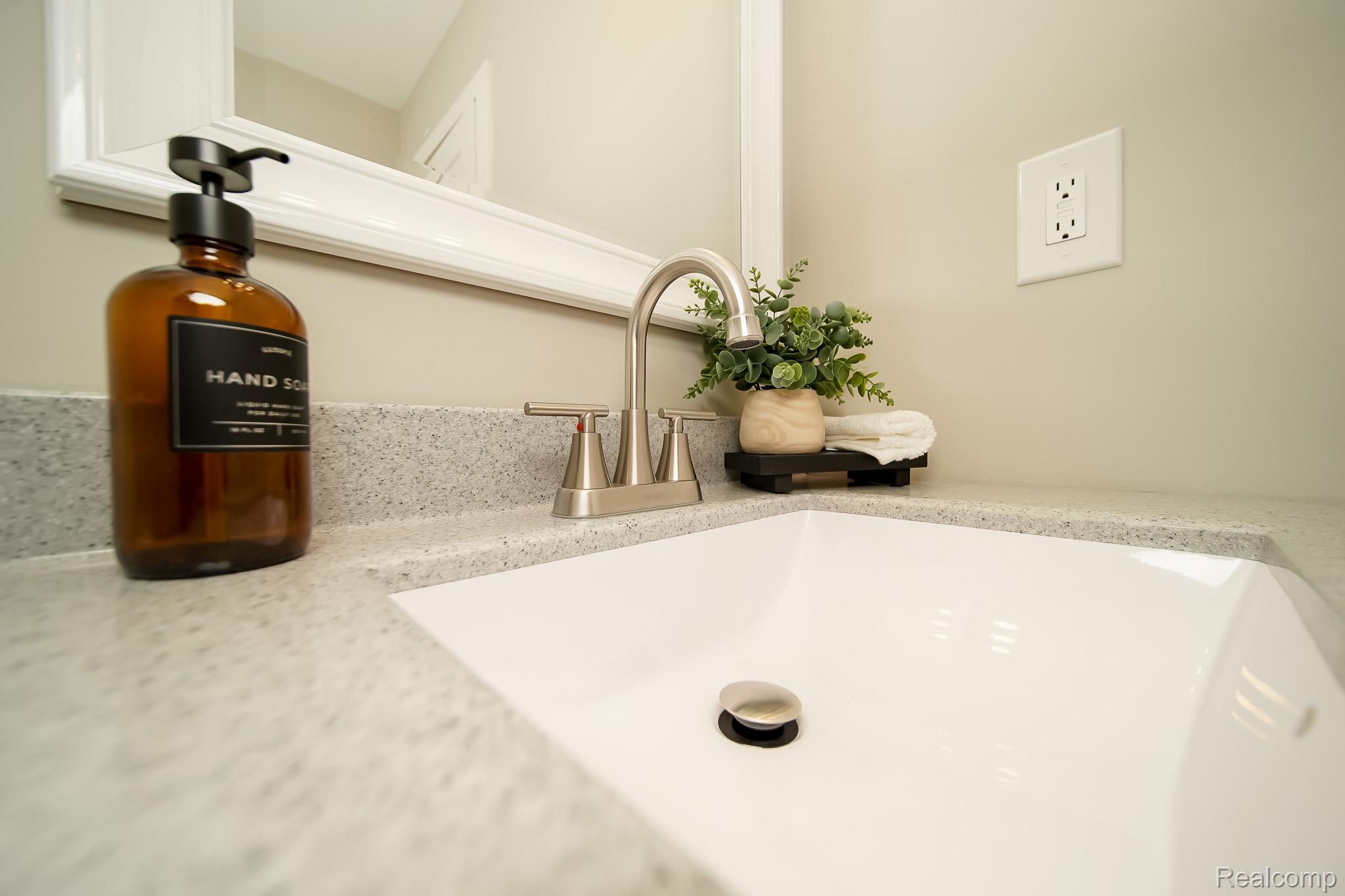 51819 Kings Pointe Dr Property Photo 57