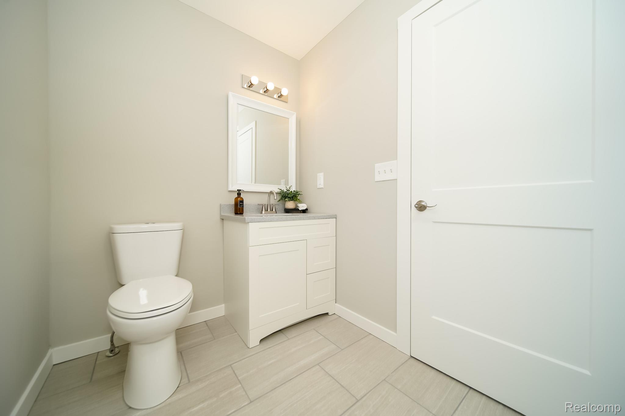 51819 Kings Pointe Dr Property Photo 58