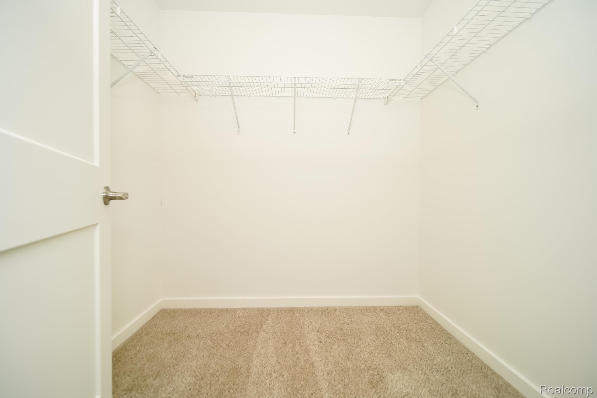 51819 Kings Pointe Dr Property Photo 59