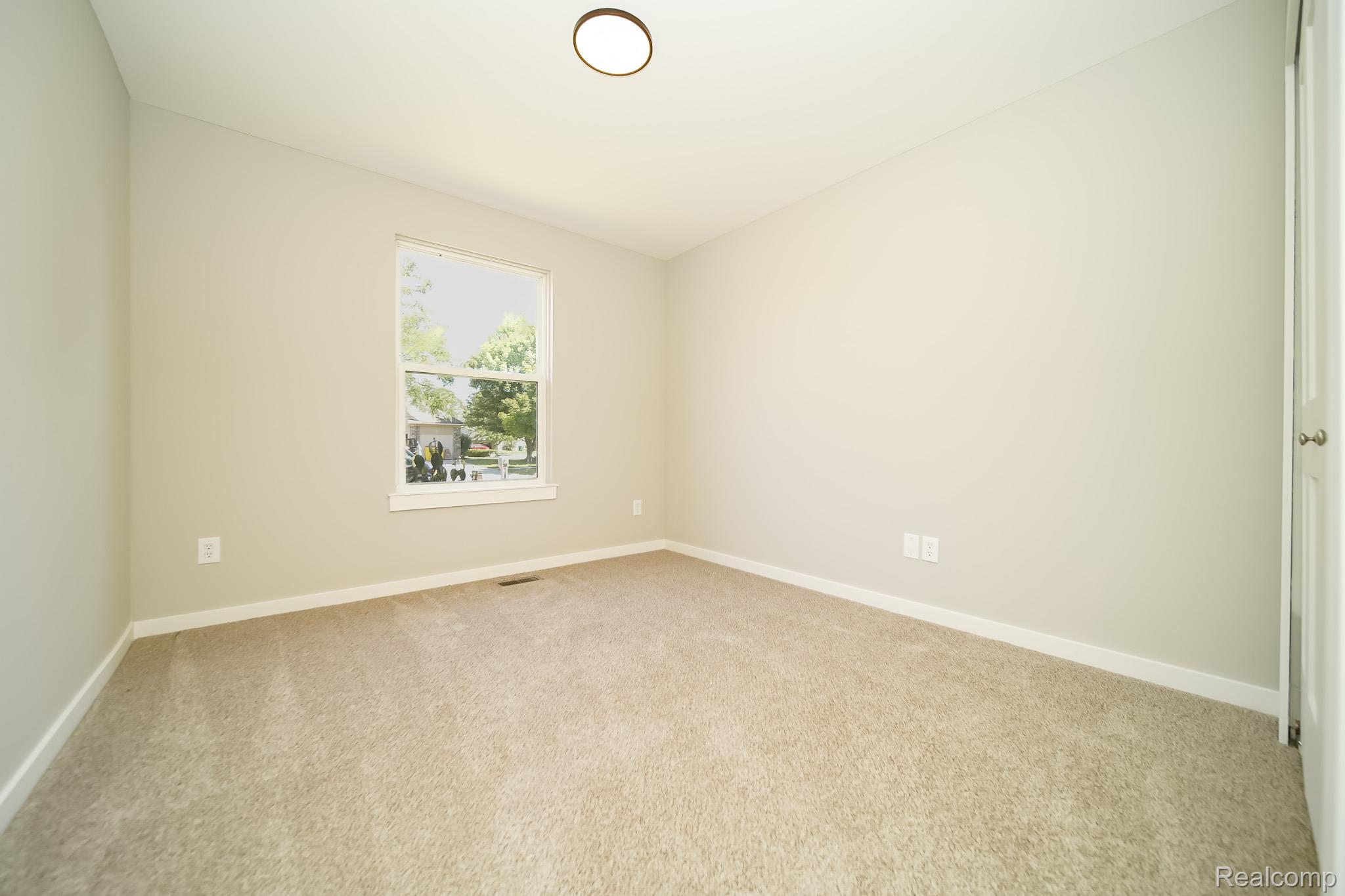 51819 Kings Pointe Dr Property Photo 60
