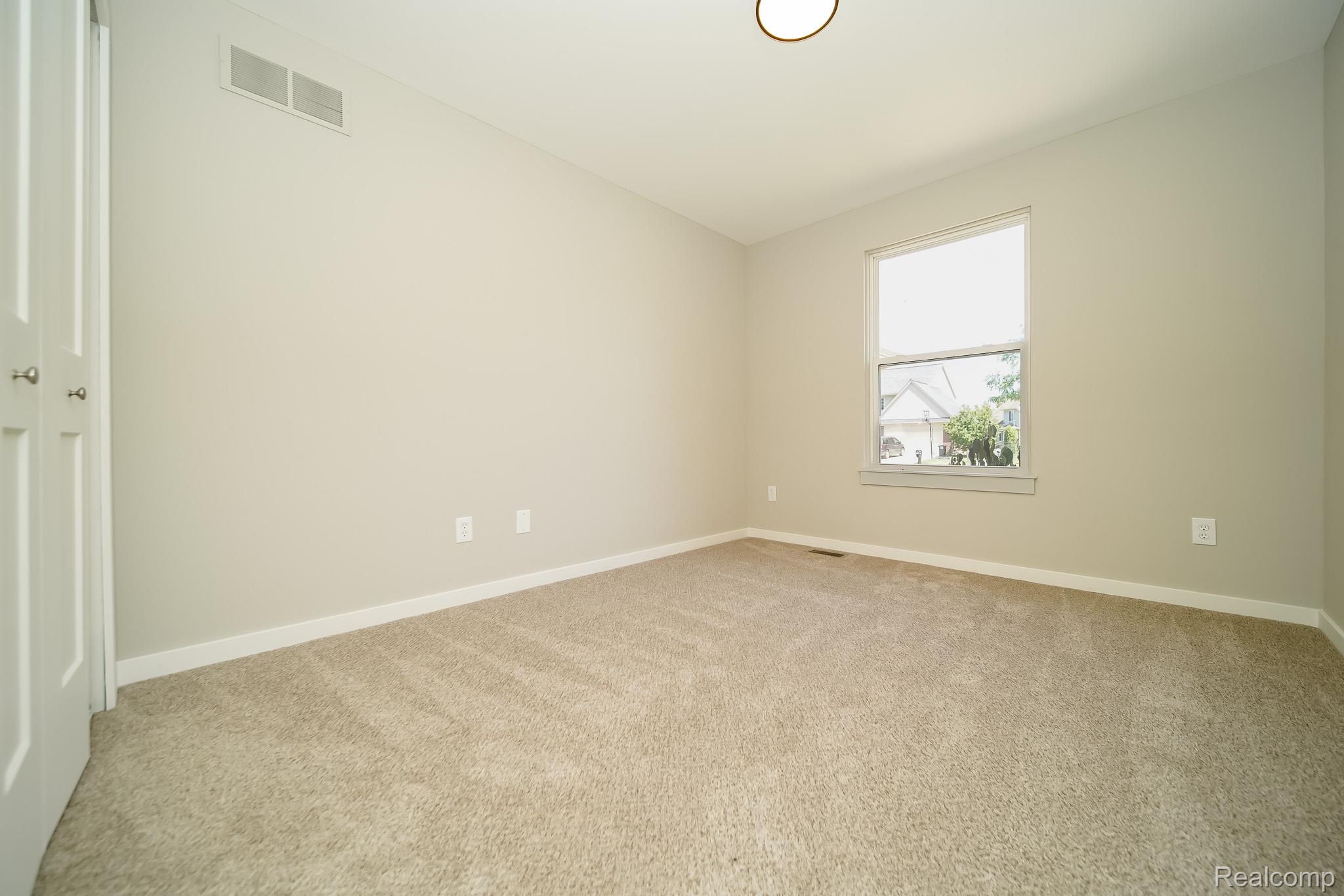 51819 Kings Pointe Dr Property Photo 64