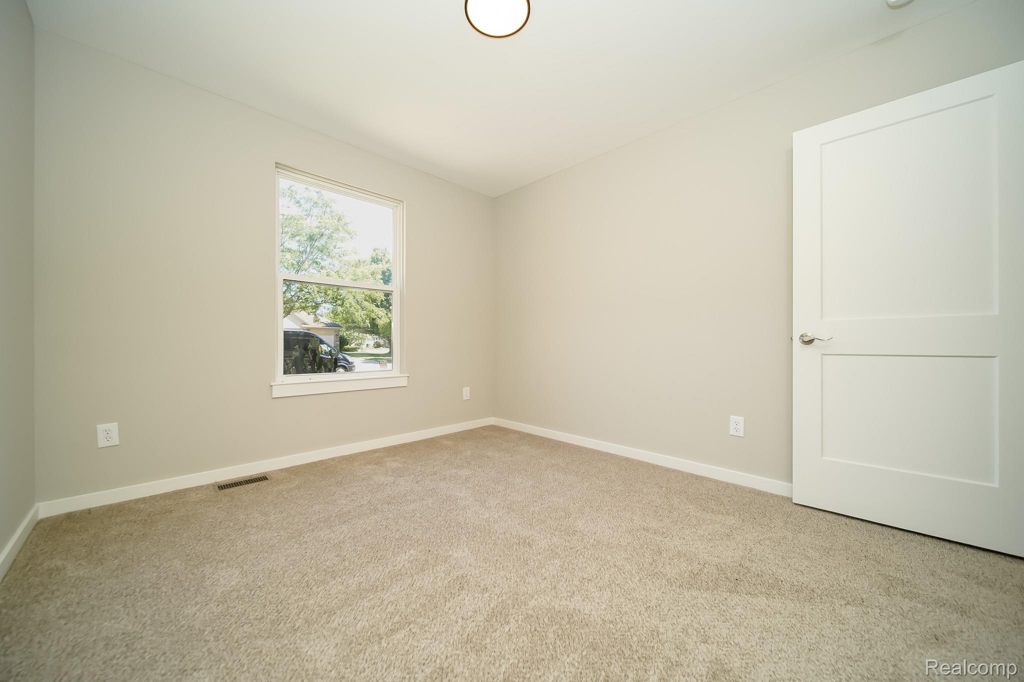 51819 Kings Pointe Dr Property Photo 67
