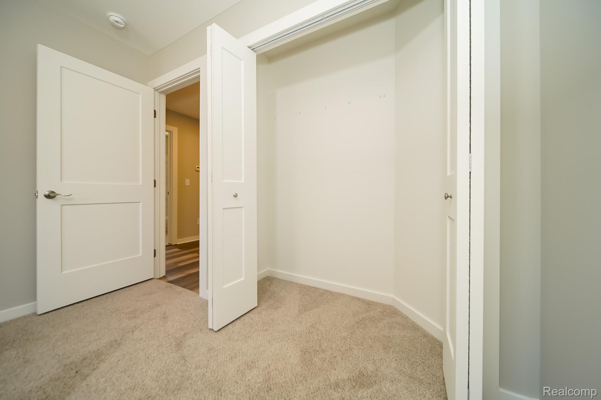 51819 Kings Pointe Dr Property Photo 68