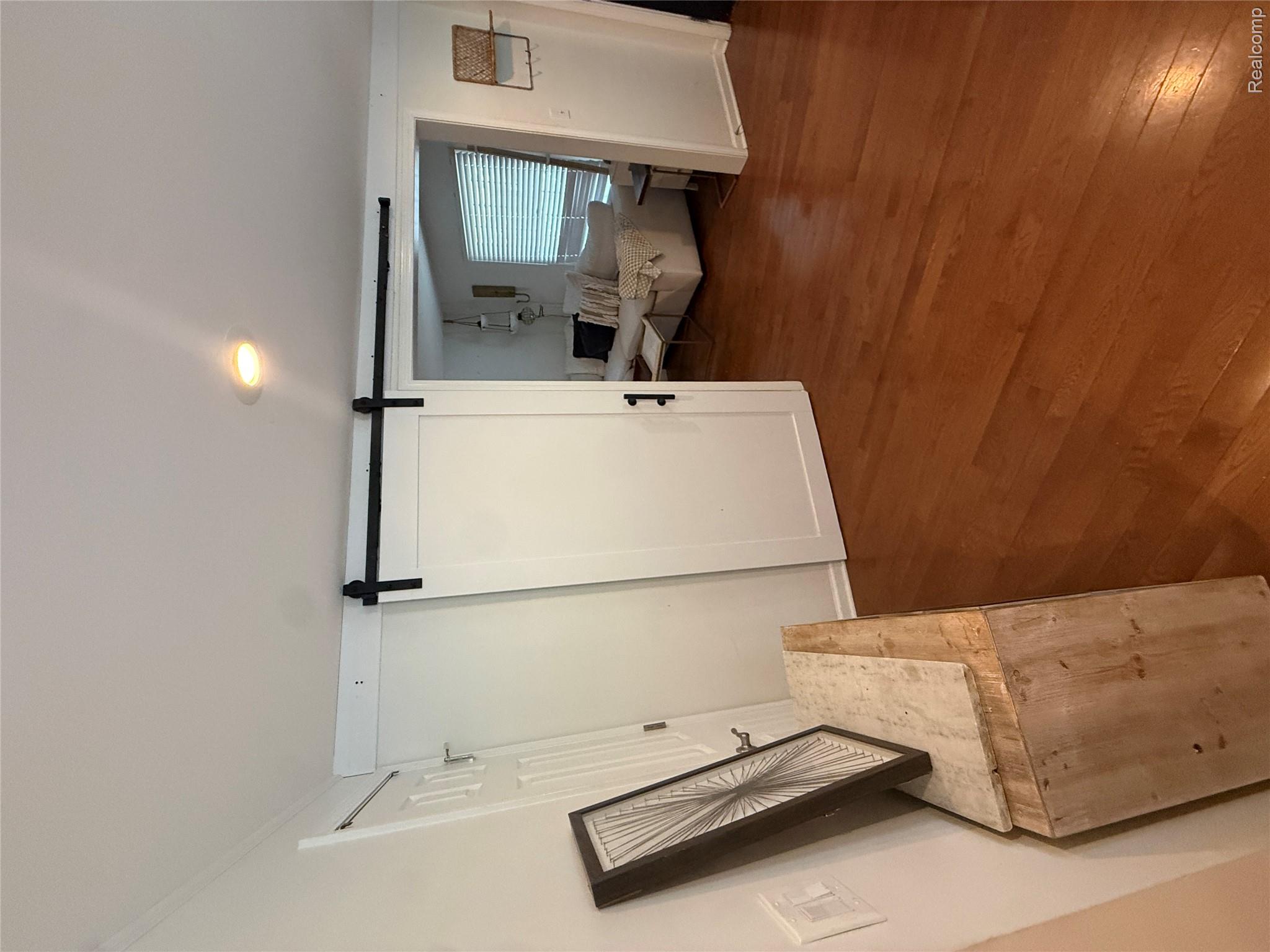 313 N Castell Ave Property Photo 14