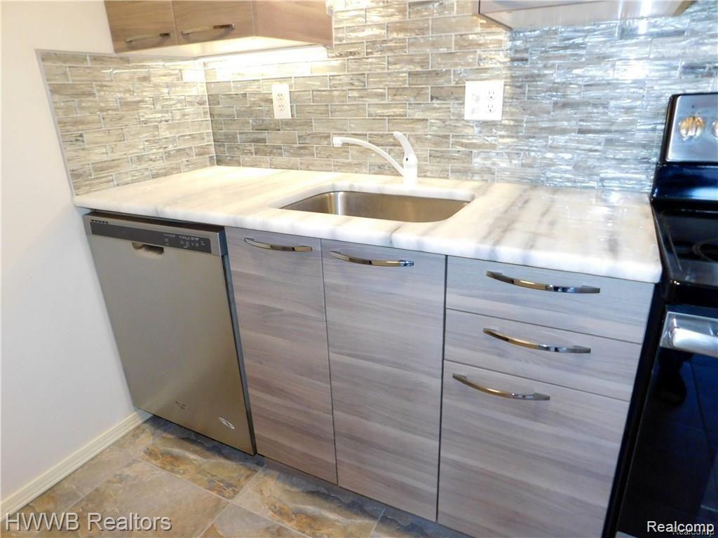 805 Plate St # 210 Property Photo 6