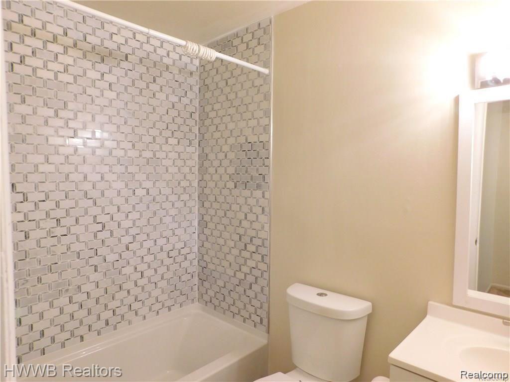 805 Plate St # 210 Property Photo 13