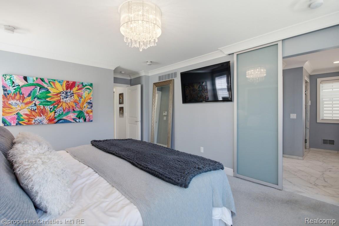 1352 Holland St Property Photo 24