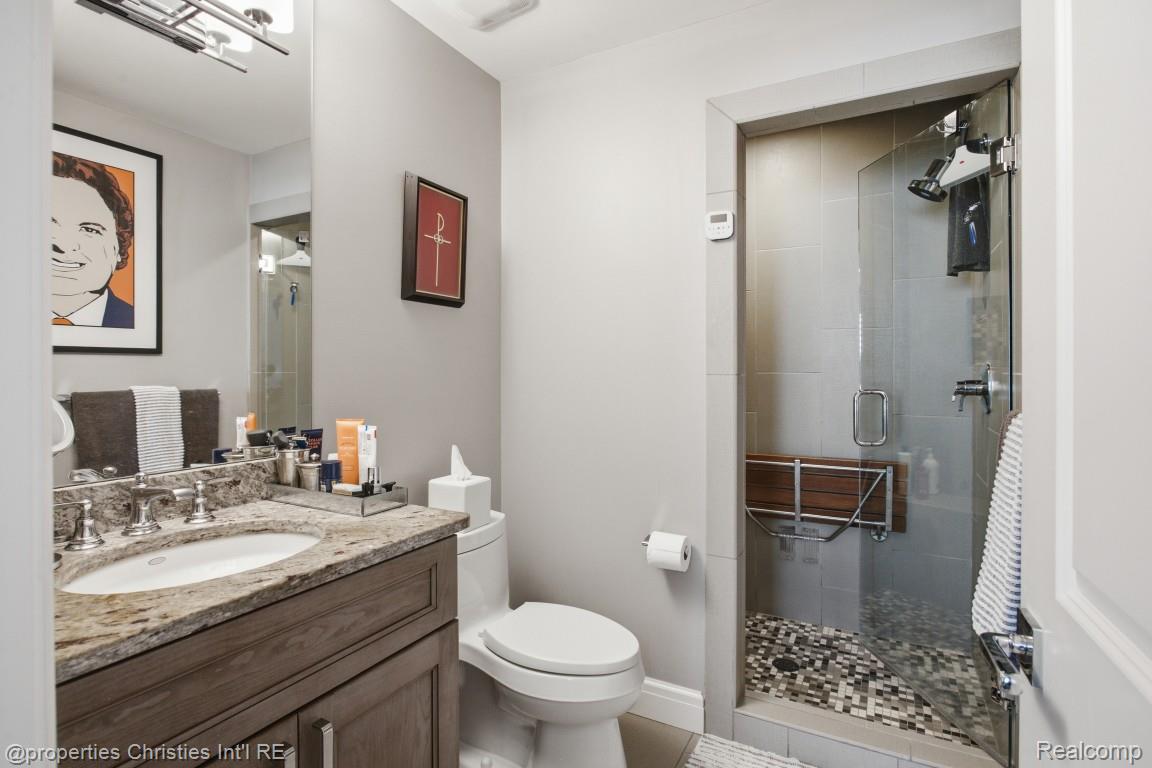 1352 Holland St Property Photo 36