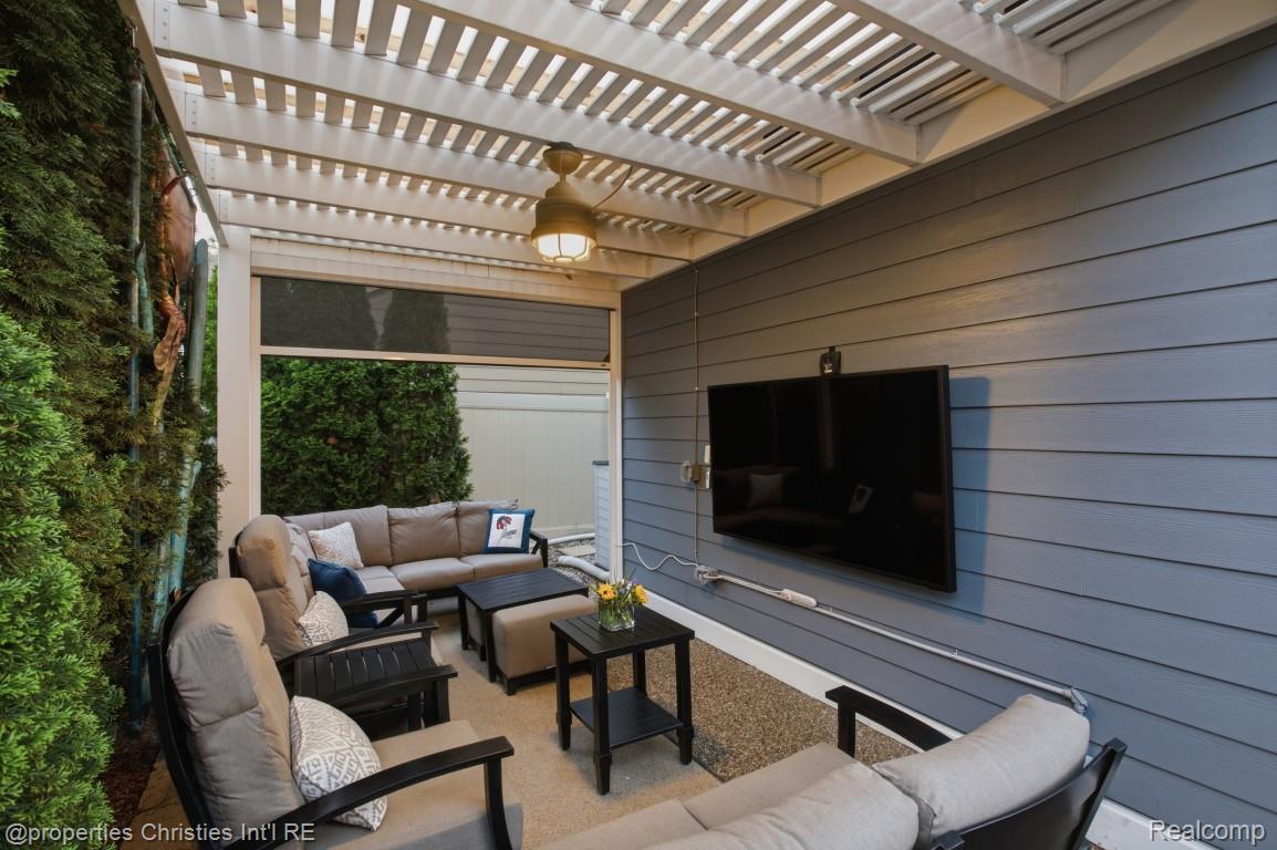 1352 Holland St Property Photo 50