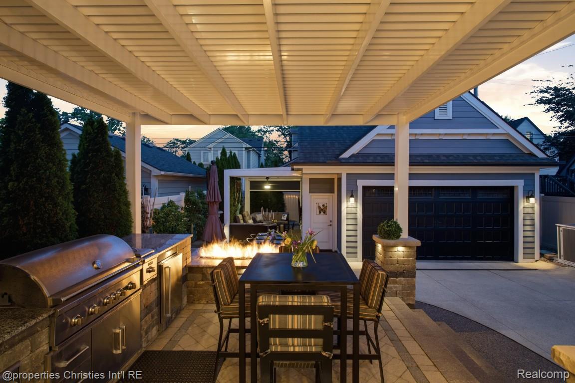 1352 Holland St Property Photo 52