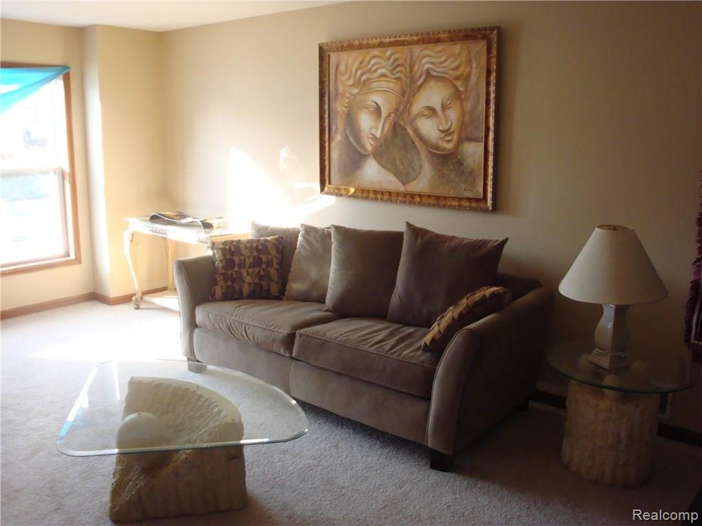 4814 Wayburn St Property Photo 6