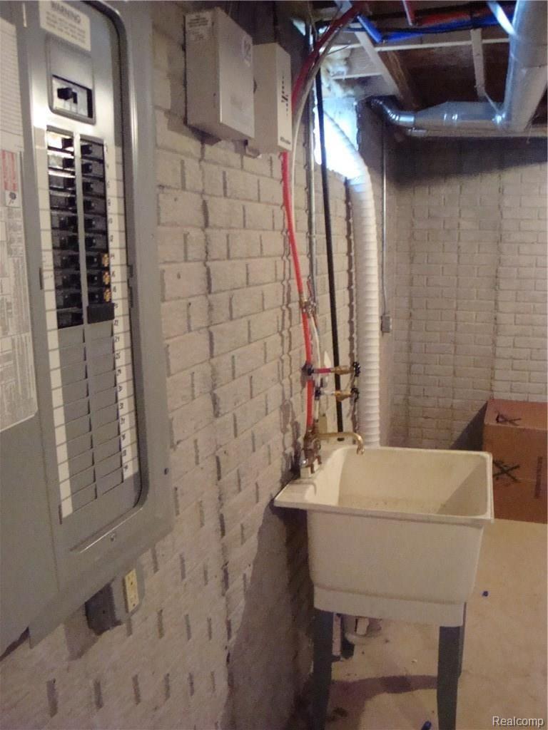 4814 Wayburn St Property Photo 7